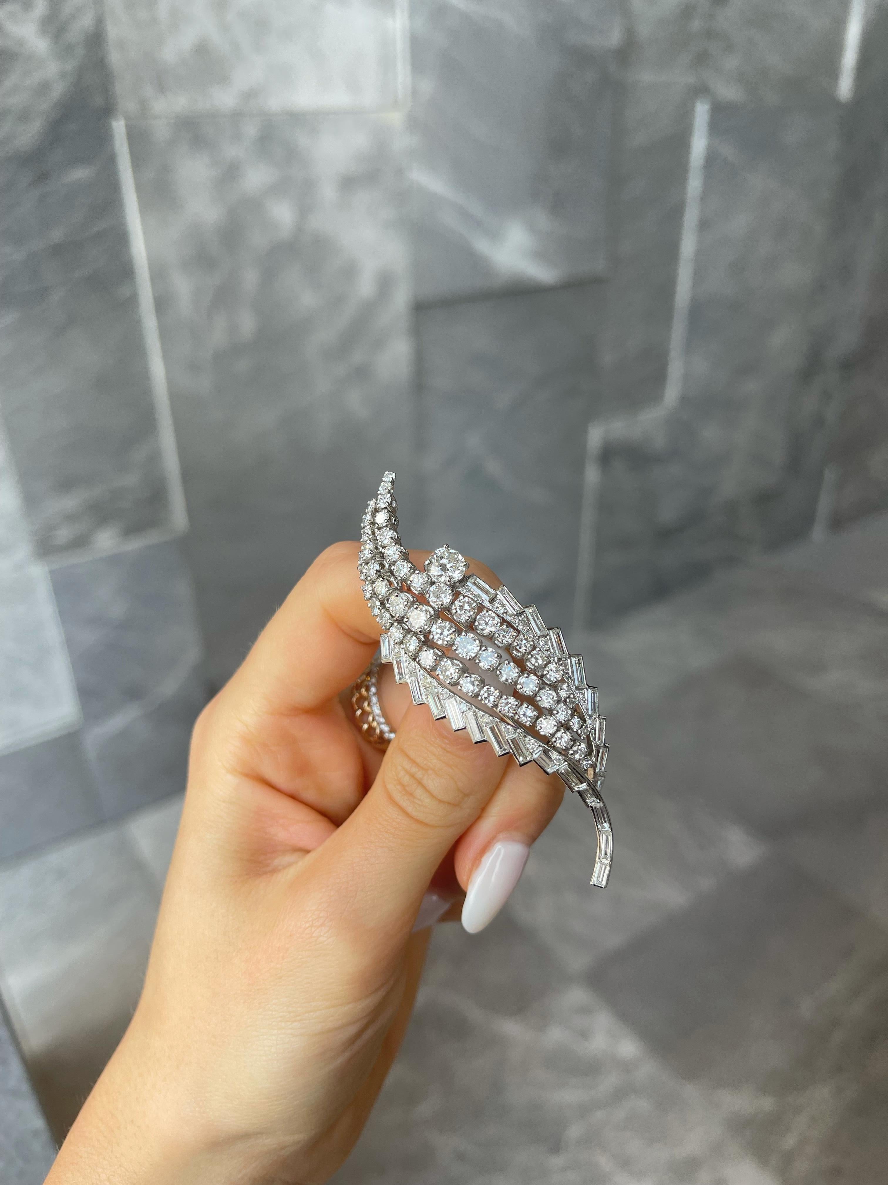 18kt White Gold & Platinum Diamond Leaf Brooch In Good Condition For Sale In Toronto, CA