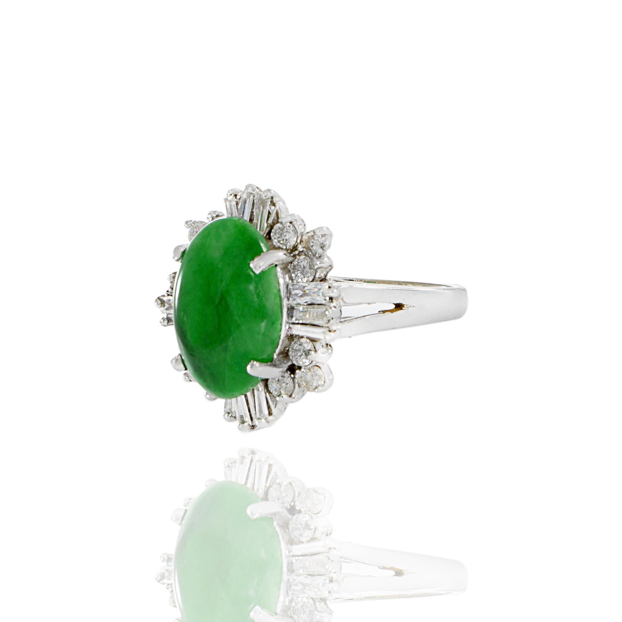 18KT White Gold Retro Era Jade And Diamond Ring In Excellent Condition For Sale In New York, NY