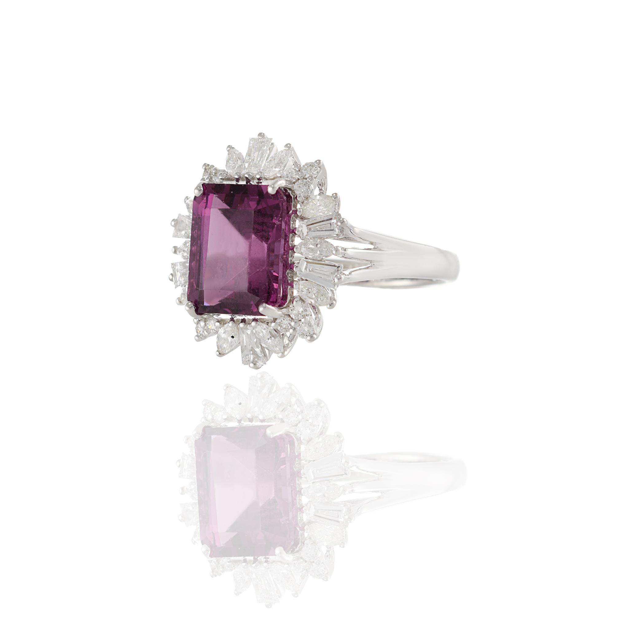 18KT White Gold Rhodolite Garnet And Diamond Cocktail Ring In Excellent Condition For Sale In New York, NY