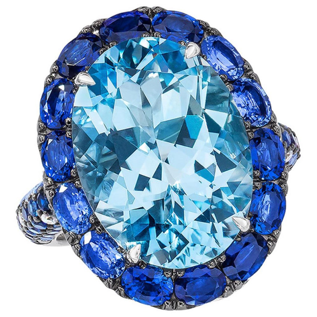 Anello in oro bianco 18kt 13,46ct Bluetopaz, 3,51ct. Zaffiri blu, diamante da 0,14 carati