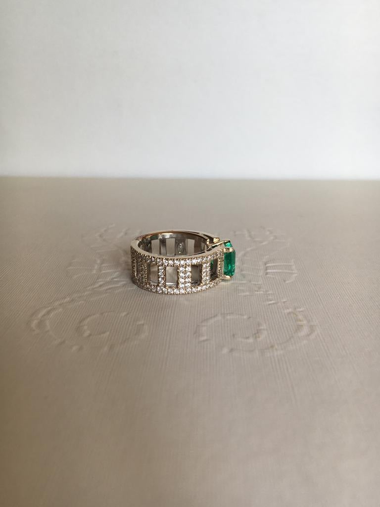 18kt White Gold Ring, 1.50ct Diamonds, 2.33ct Emeralds Cocktail Ring For Sale 3