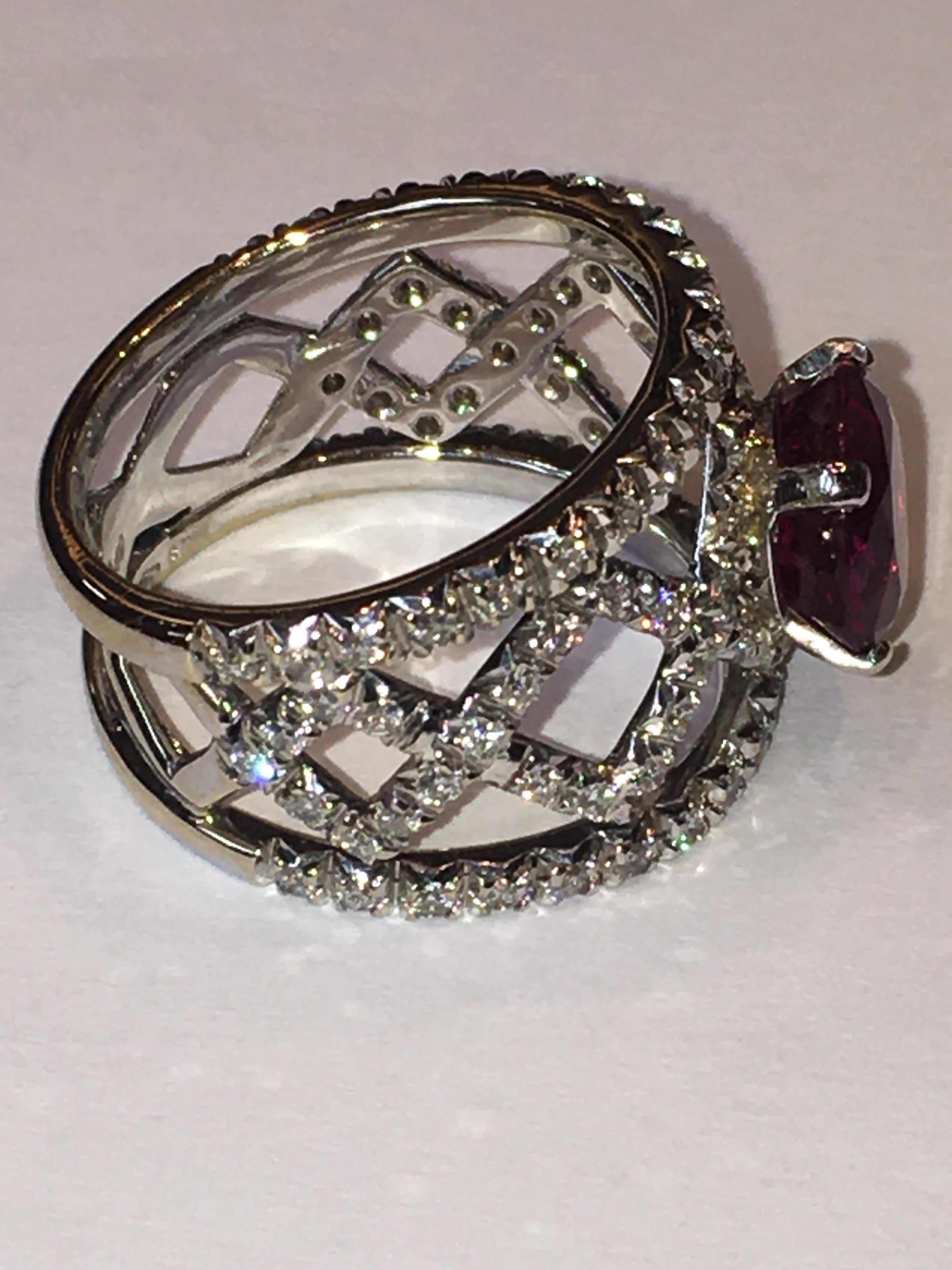 18kt white gold ring, 2, 00ct Rubellite, 0, 90ct Diamond In New Condition For Sale In Firenze, FI