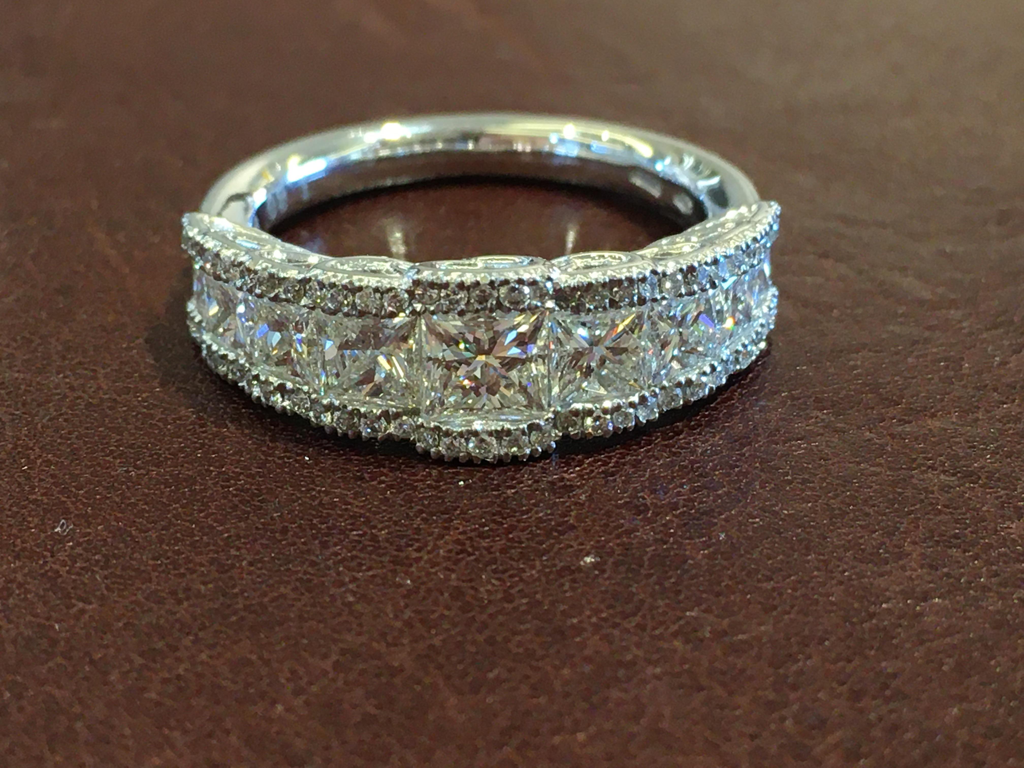 18kt White Gold Ring, 2.30ct Diamonds, Fashion, Band Ring In New Condition For Sale In Firenze, FI