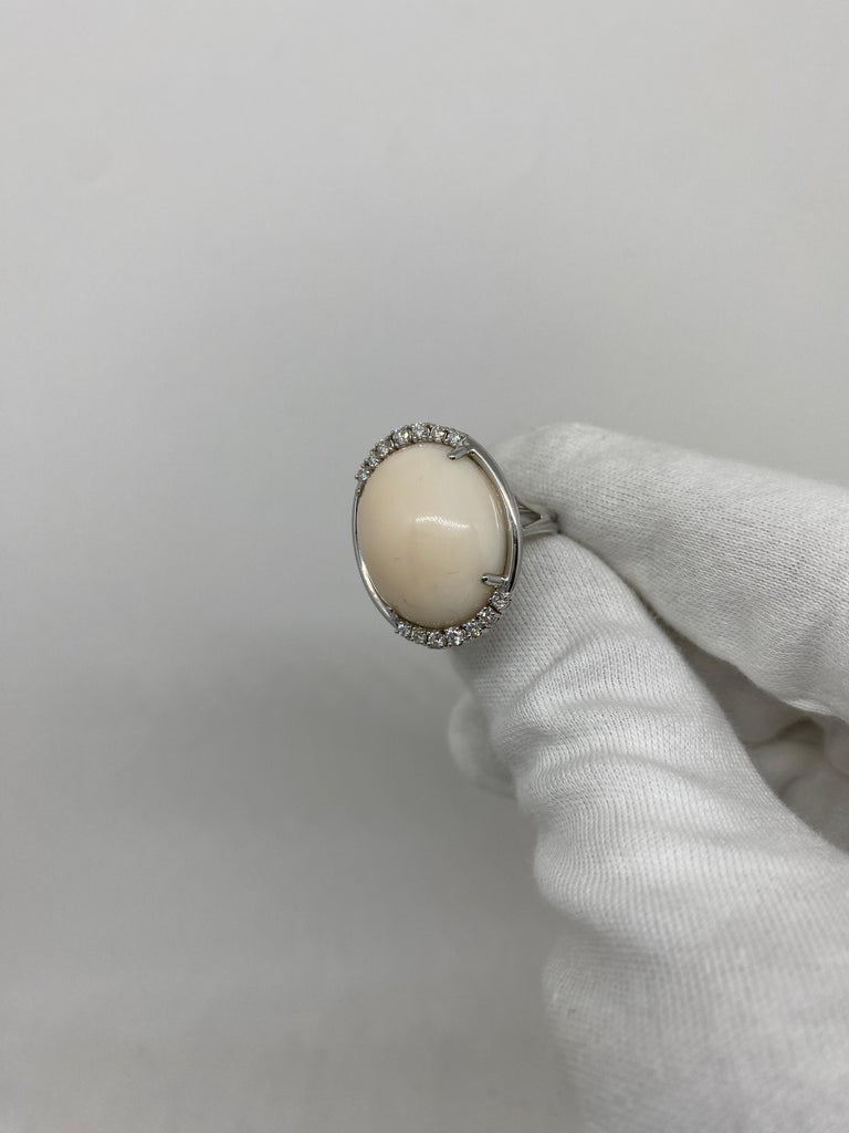 18 Karat White Gold Ring 