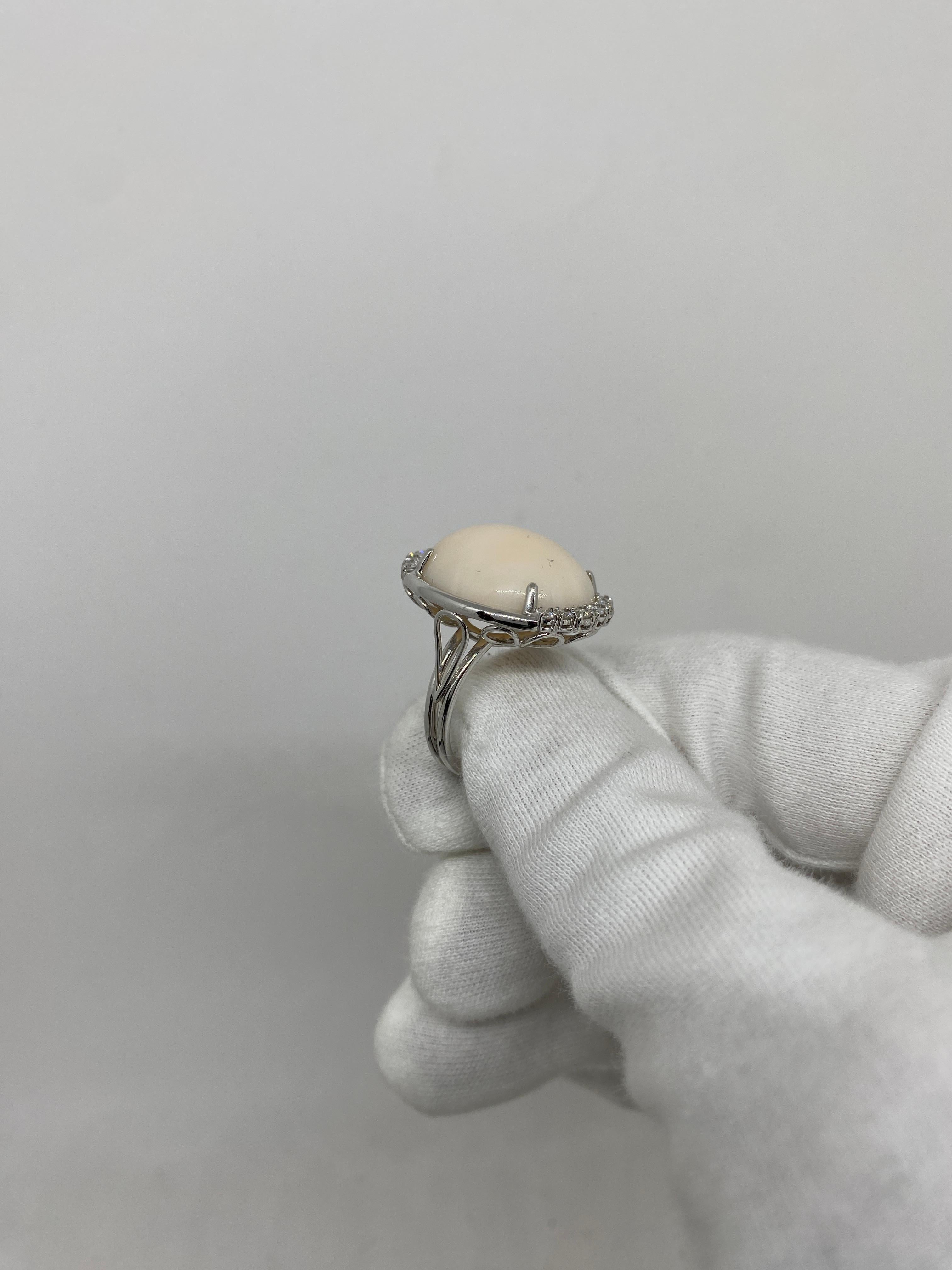 18 Karat White Gold Ring 