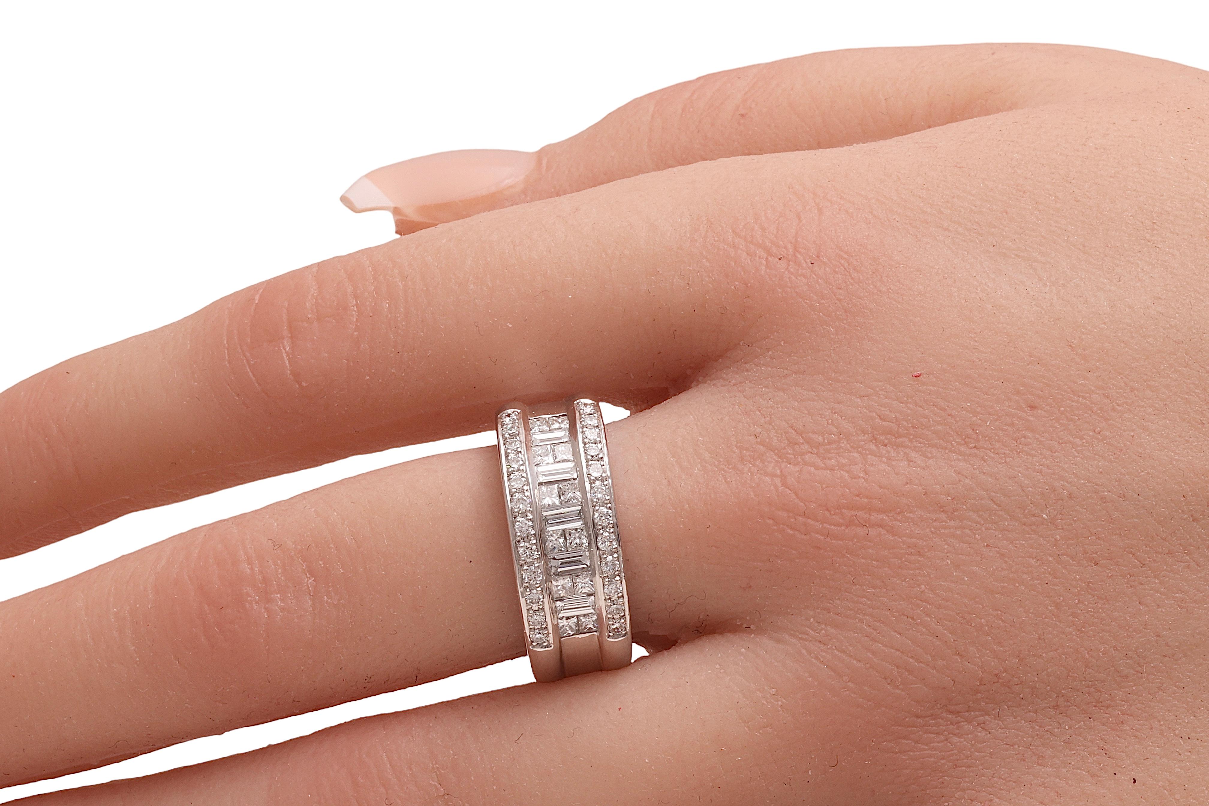 18kt. White Gold Ring Brilliant, Emerald, Baguette Invisible Cut Diamonds 1.07ct For Sale 4