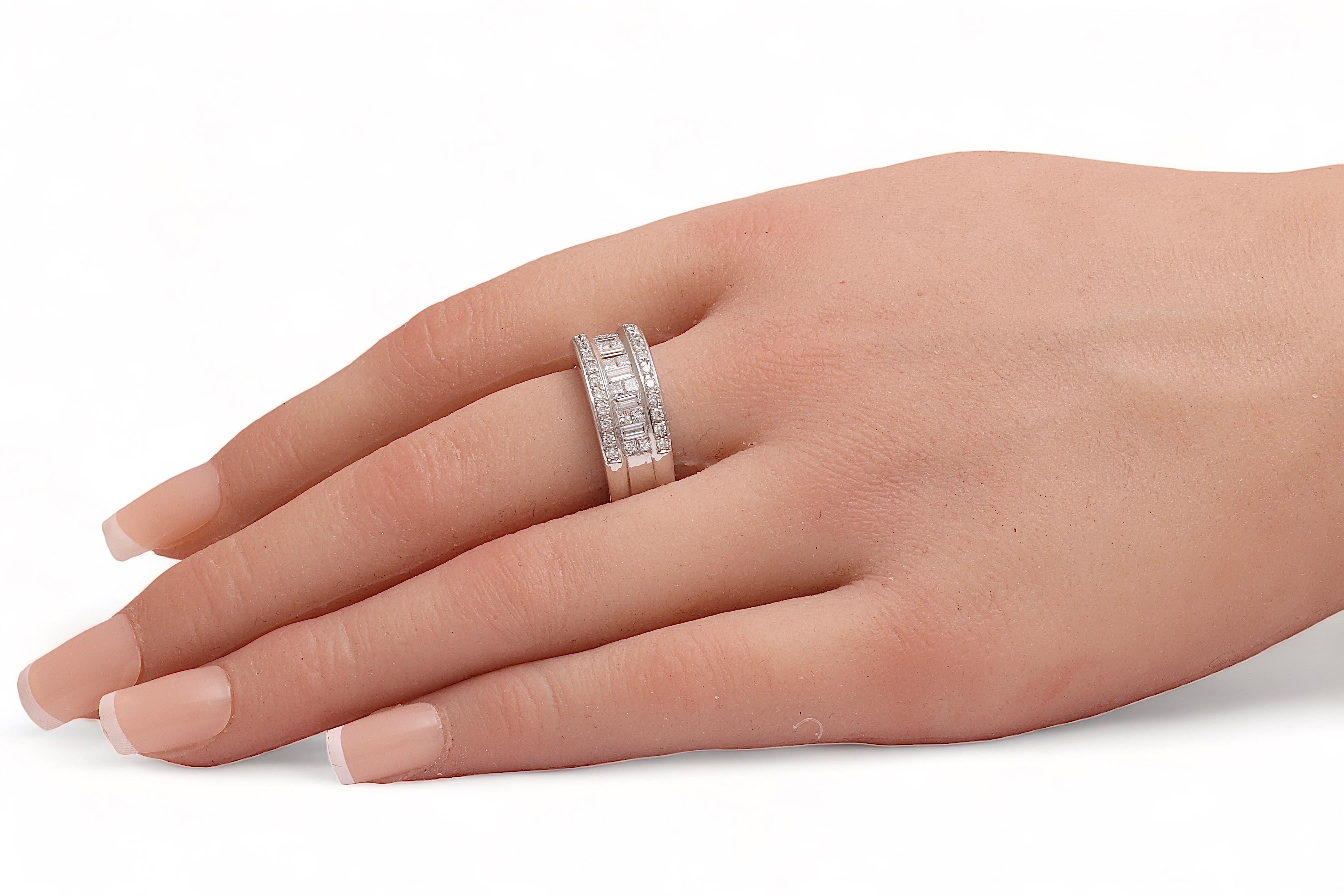 18kt. White Gold Ring Brilliant, Emerald, Baguette Invisible Cut Diamonds 1.07ct For Sale 5