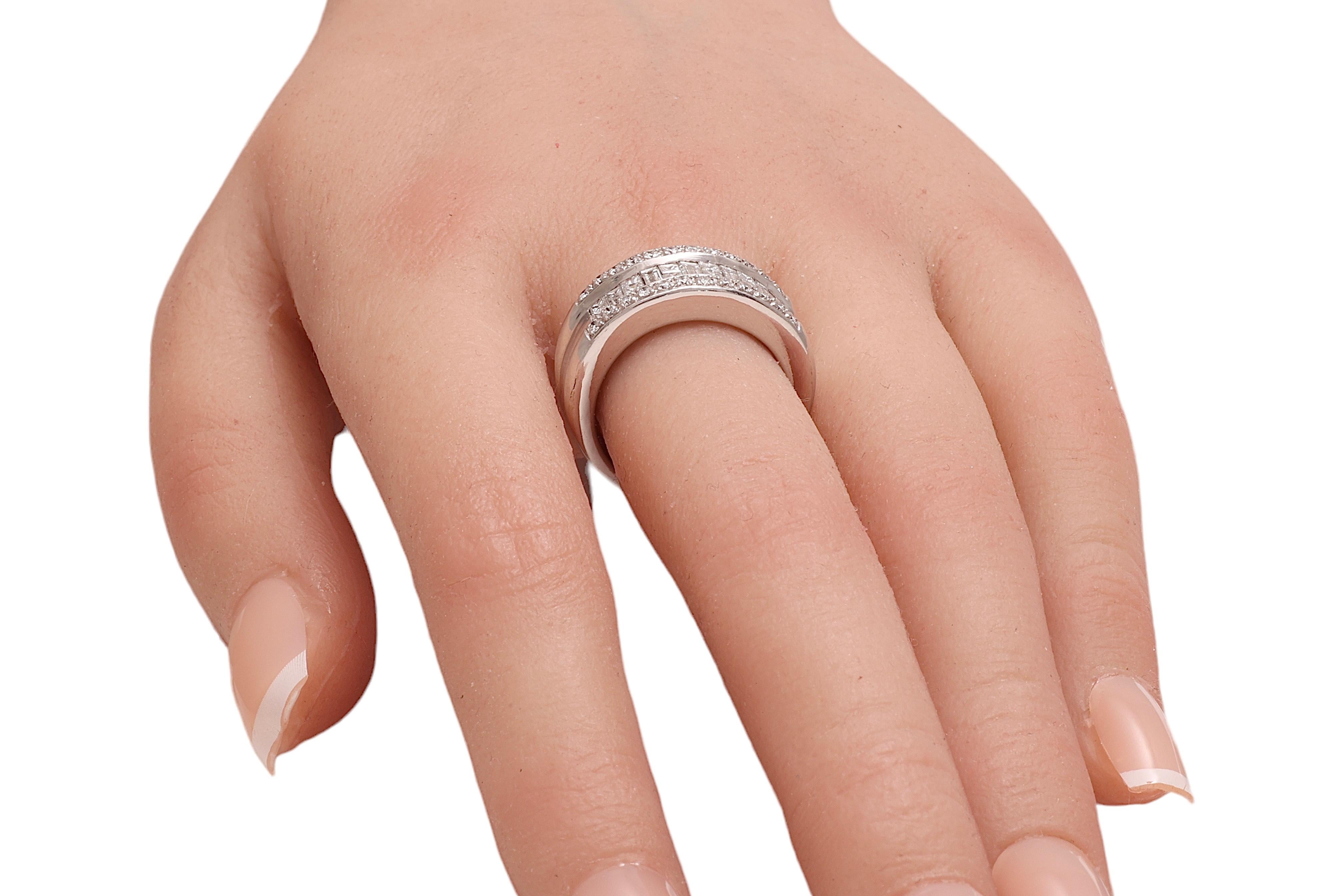 18kt. White Gold Ring Brilliant, Emerald, Baguette Invisible Cut Diamonds 1.07ct For Sale 6