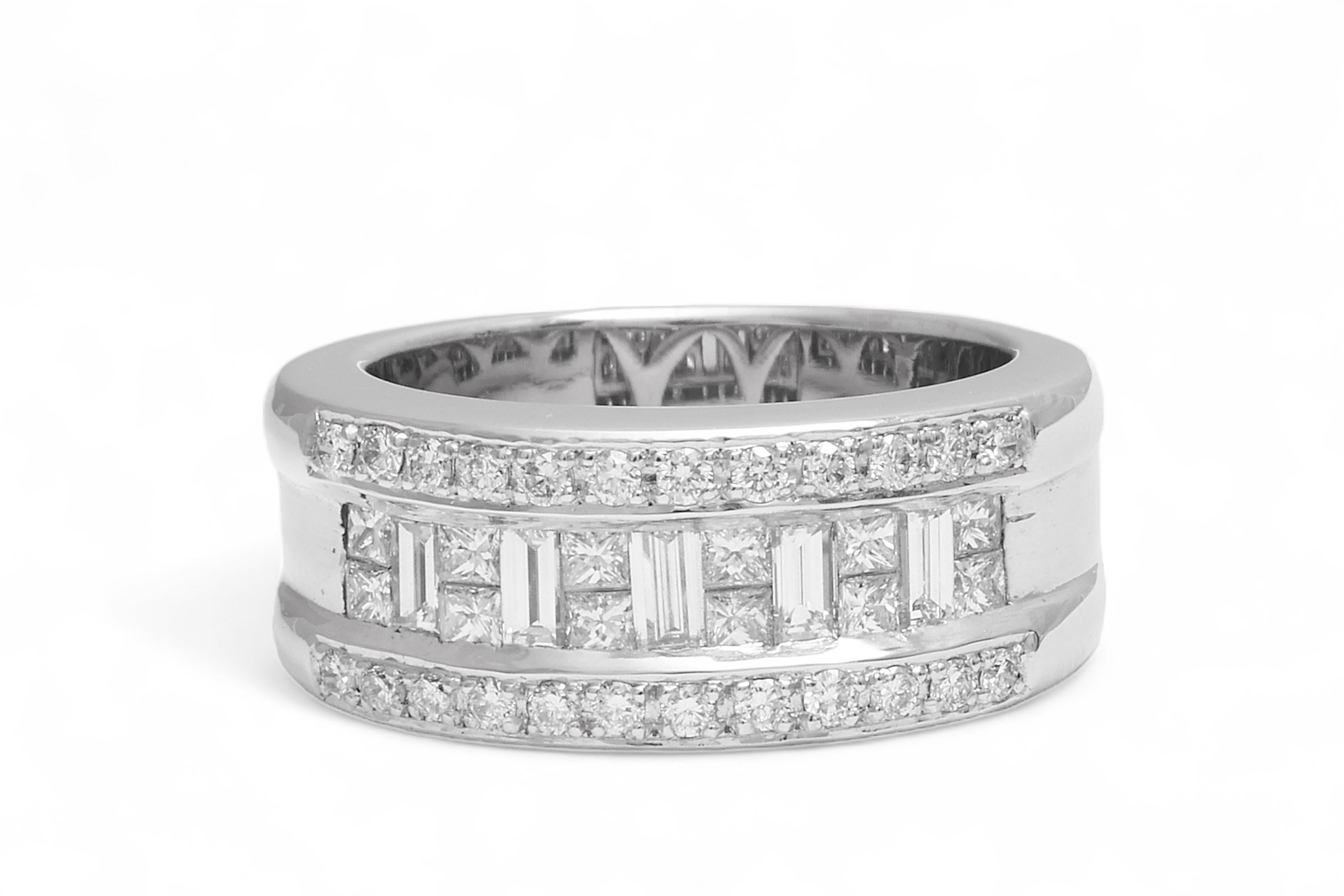 Women's or Men's 18kt. White Gold Ring Brilliant, Emerald, Baguette Invisible Cut Diamonds 1.07ct For Sale