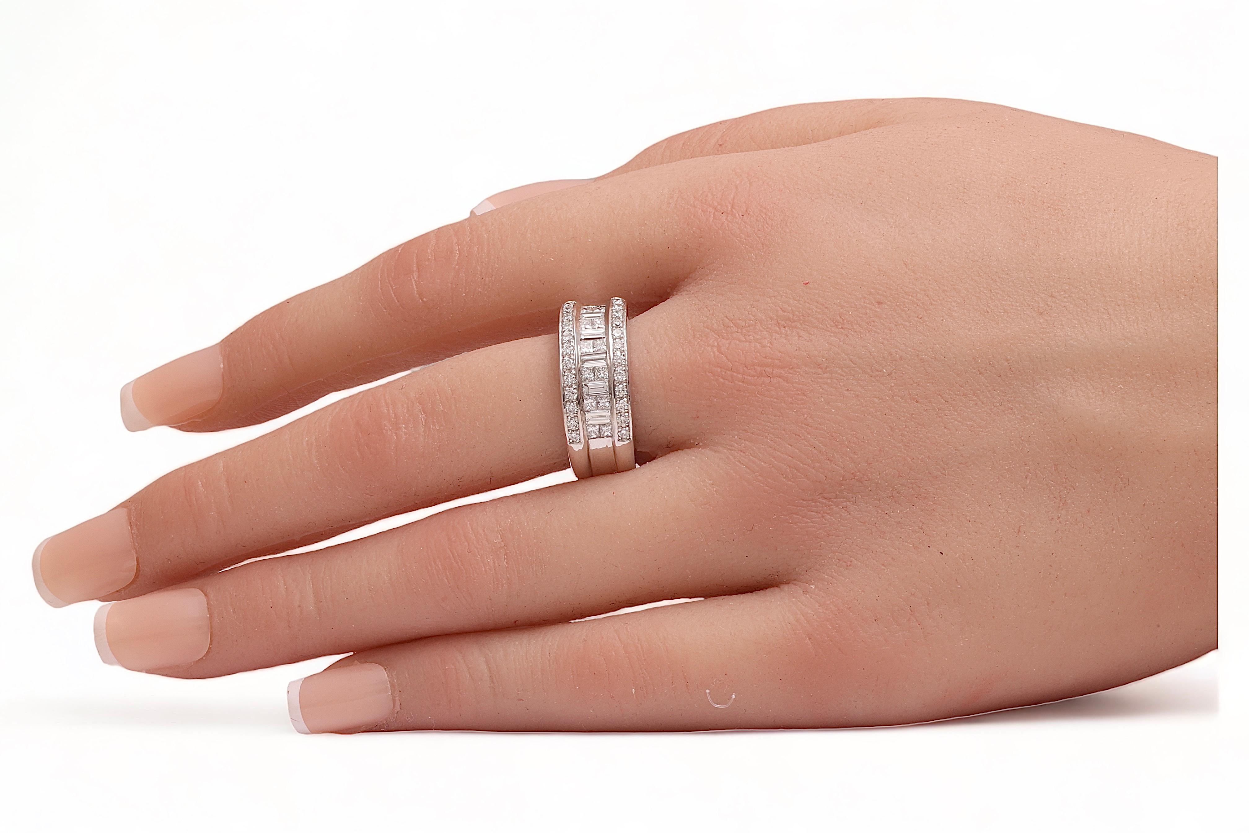 18kt. White Gold Ring Brilliant, Emerald, Baguette Invisible Cut Diamonds 1.07ct For Sale 3