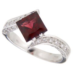 18kt White Gold Ring Carré, Cut Red Garnet 1.80 Carat White Diamonds 0.40 Carat