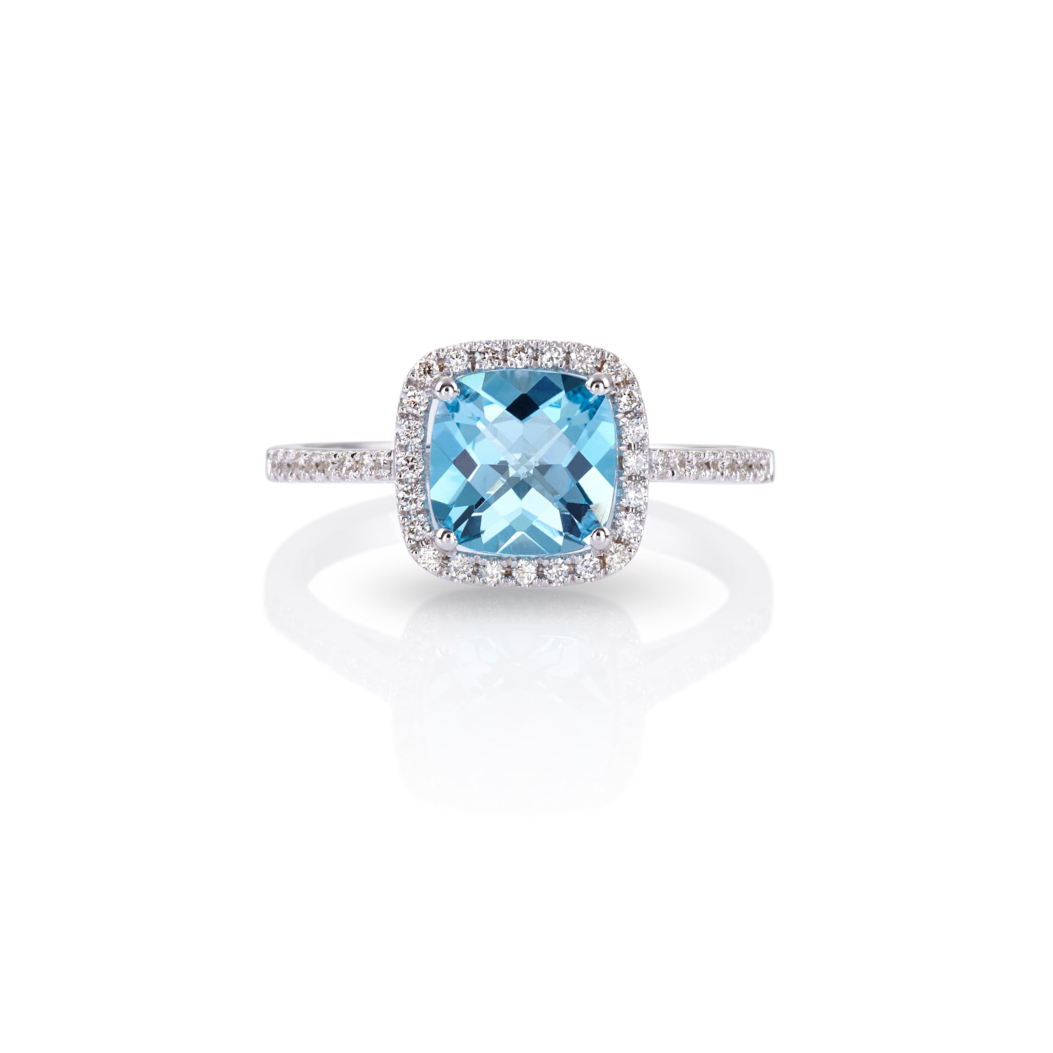 En vente :  Bague en or blanc 18 carats, topaze bleue taille coussin 1,80 carat et halo de diamants micro-pavés 2