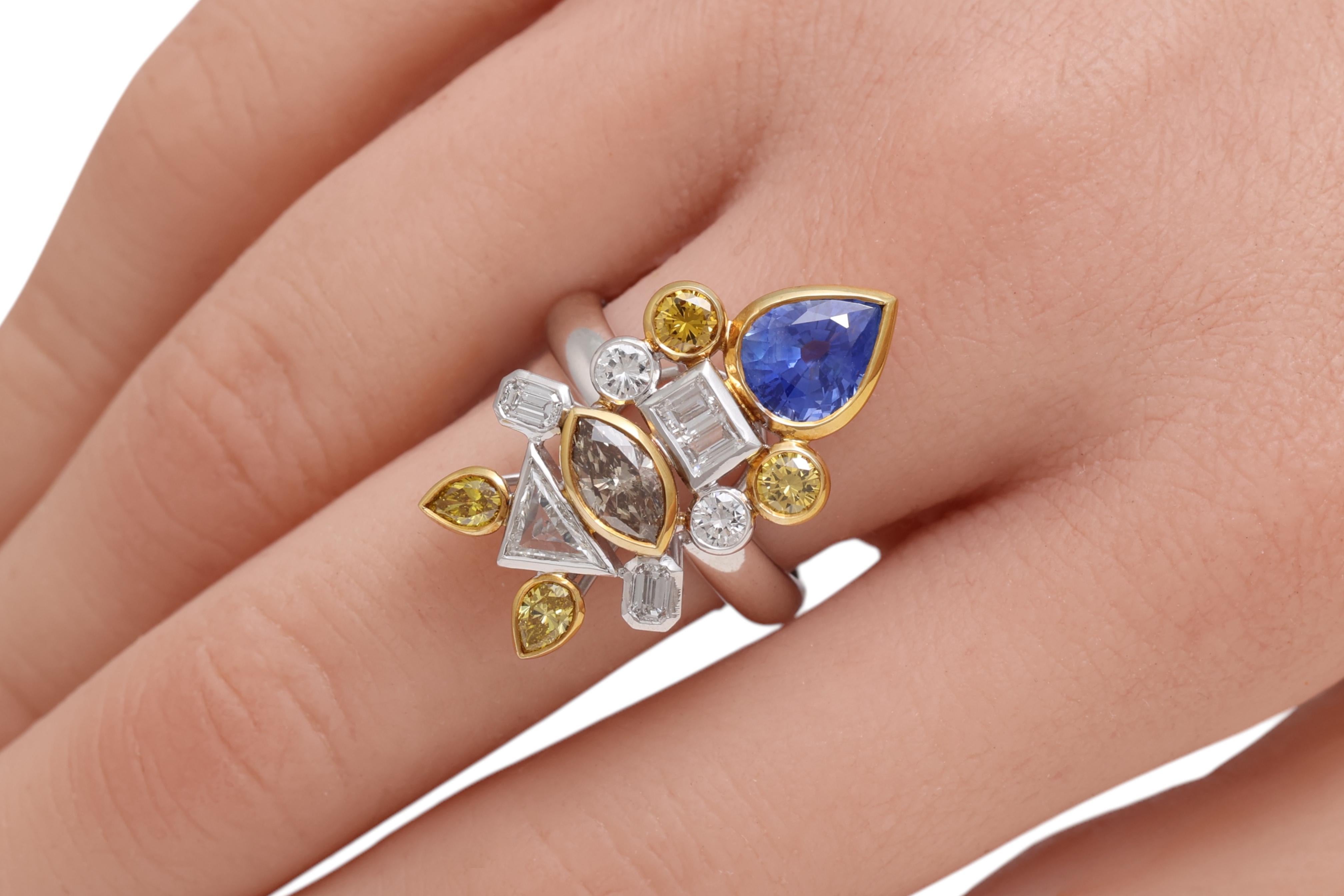 18kt white Gold Ring Depicting a Fish with 2.03ct Diamonds, 2.29ct Sapphires For Sale 5