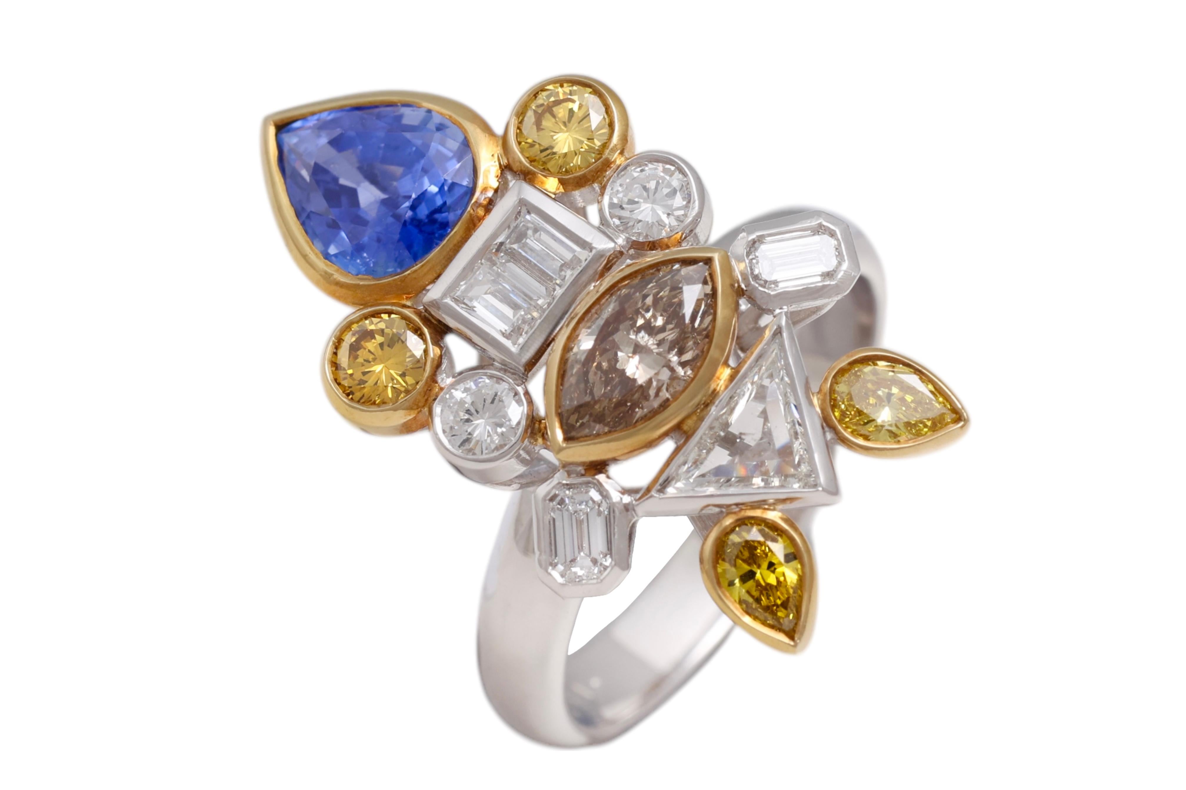 18kt white Gold Ring Depicting a Fish with 2.03ct Diamonds, 2.29ct Sapphires In New Condition For Sale In Antwerp, BE