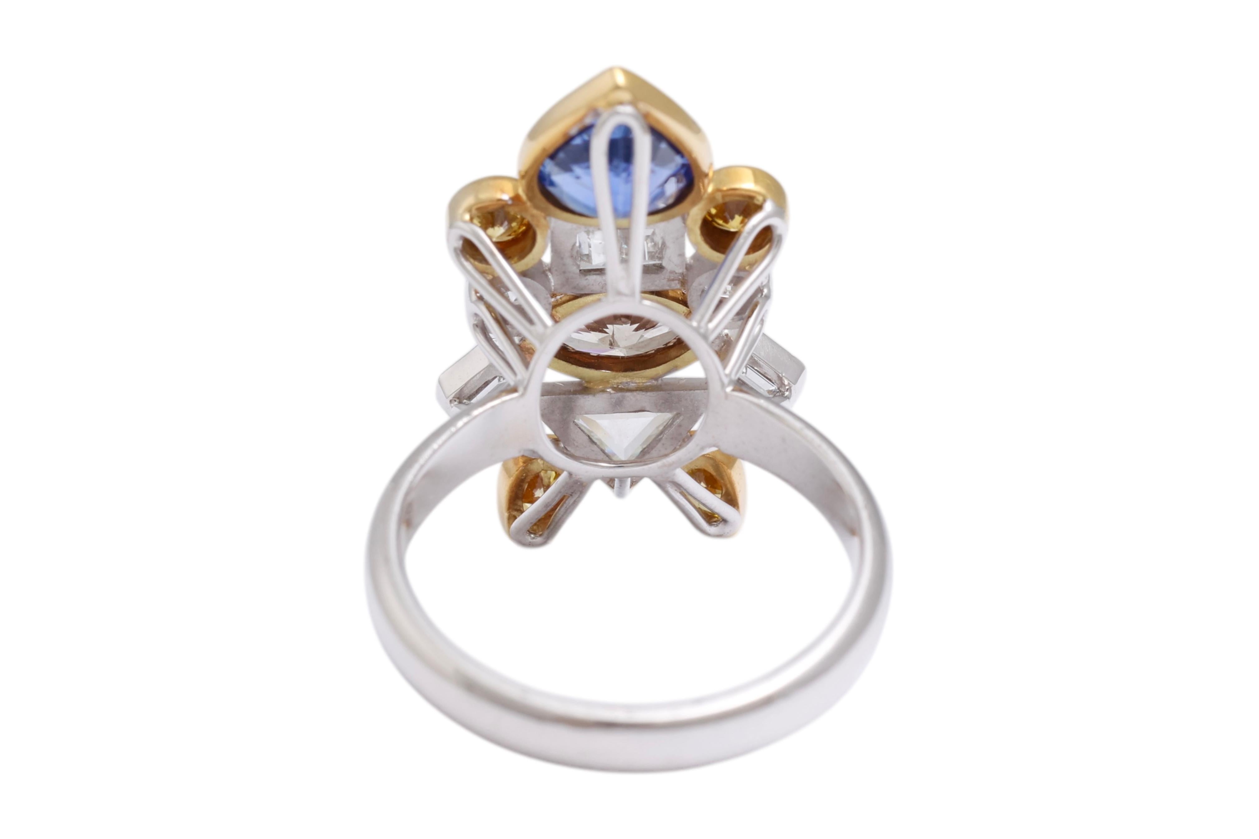 18kt white Gold Ring Depicting a Fish with 2.03ct Diamonds, 2.29ct Sapphires For Sale 3