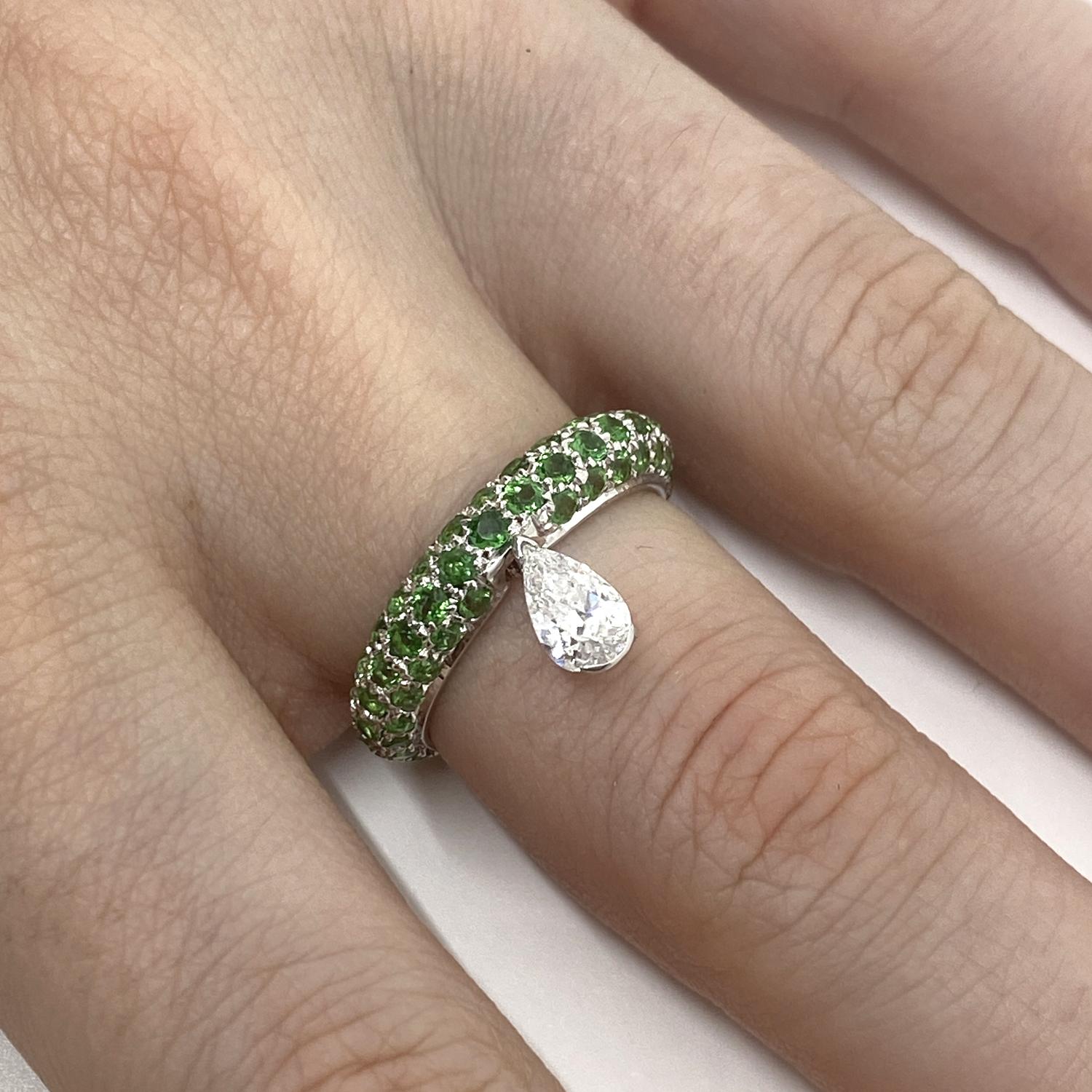 Ring made of 18kt white gold paved with natural brilliant-cut tsavorite for ct.2.22 and white drop-cut diamond for ct.0.46

Welcome to our jewelry collection, where every piece tells a story of timeless elegance and unparalleled craftsmanship. As a