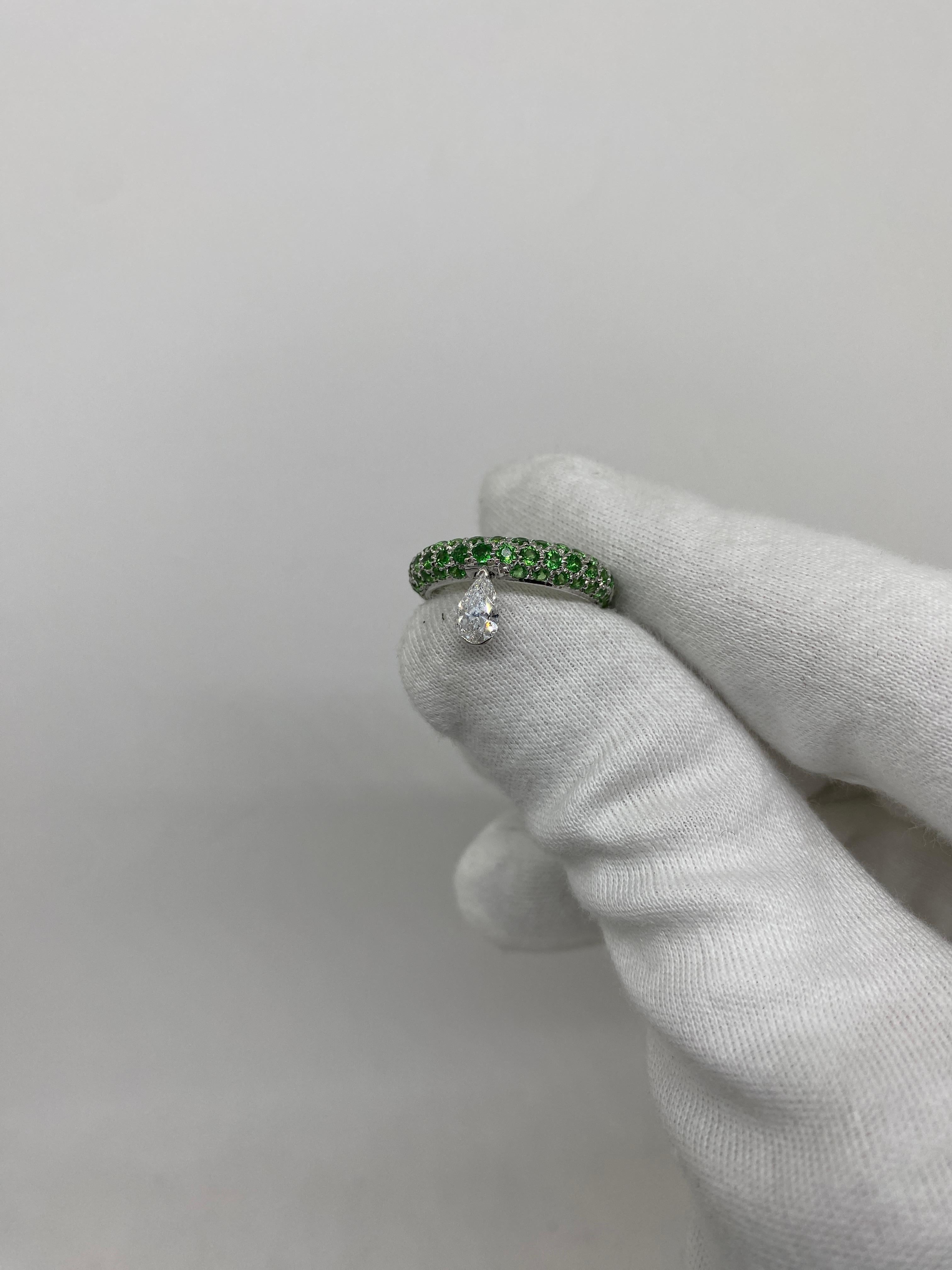 Brilliant Cut 18Kt White Gold Ring Drop White Diamond 0.46 ct Green Tsavorite 2.22 ct For Sale