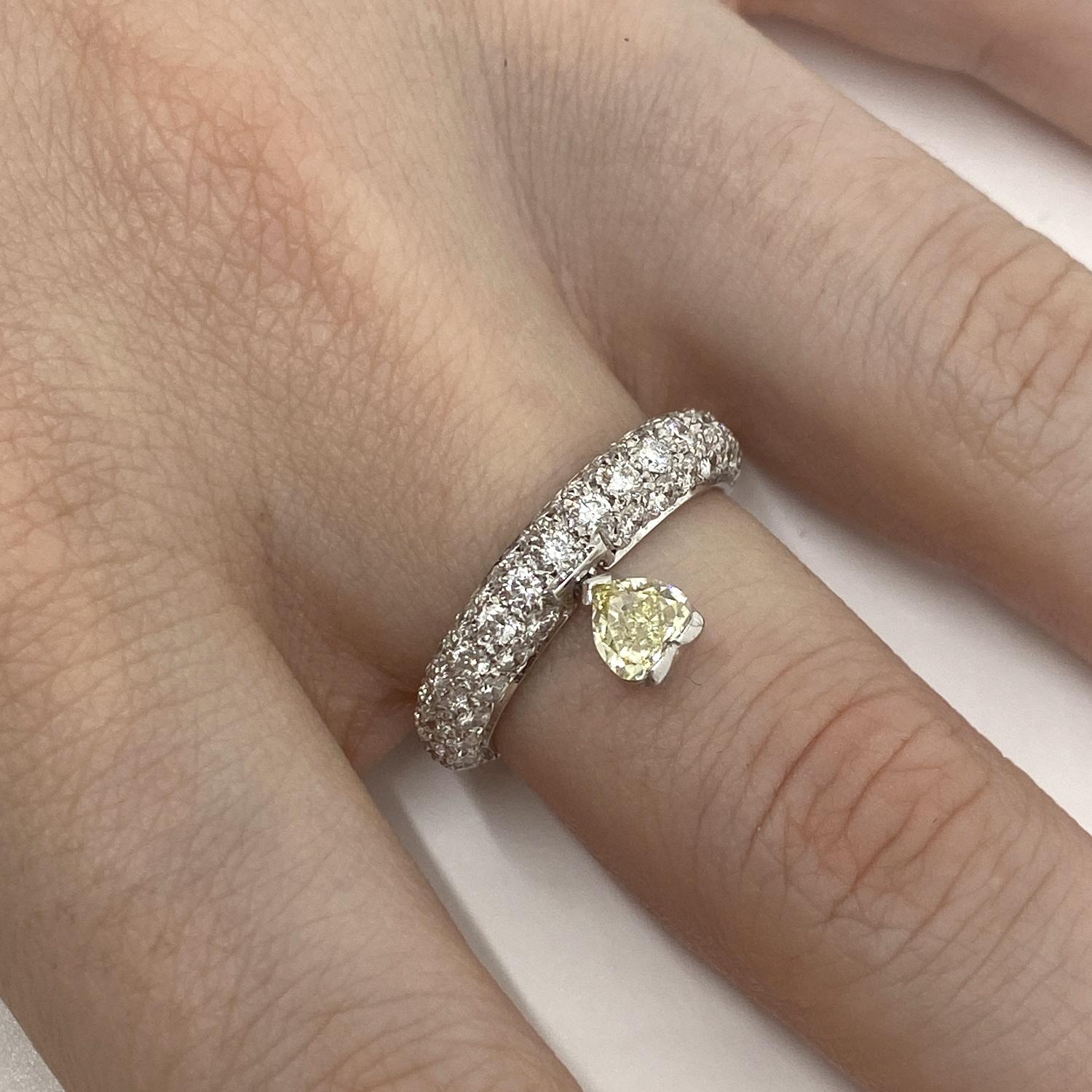Ring made of 18kt white gold with fancy yellow heart-cut diamond for ct .0.50 and natural white brilliant-cut diamond pave for ct.1.87

Welcome to our jewelry collection, where every piece tells a story of timeless elegance and unparalleled