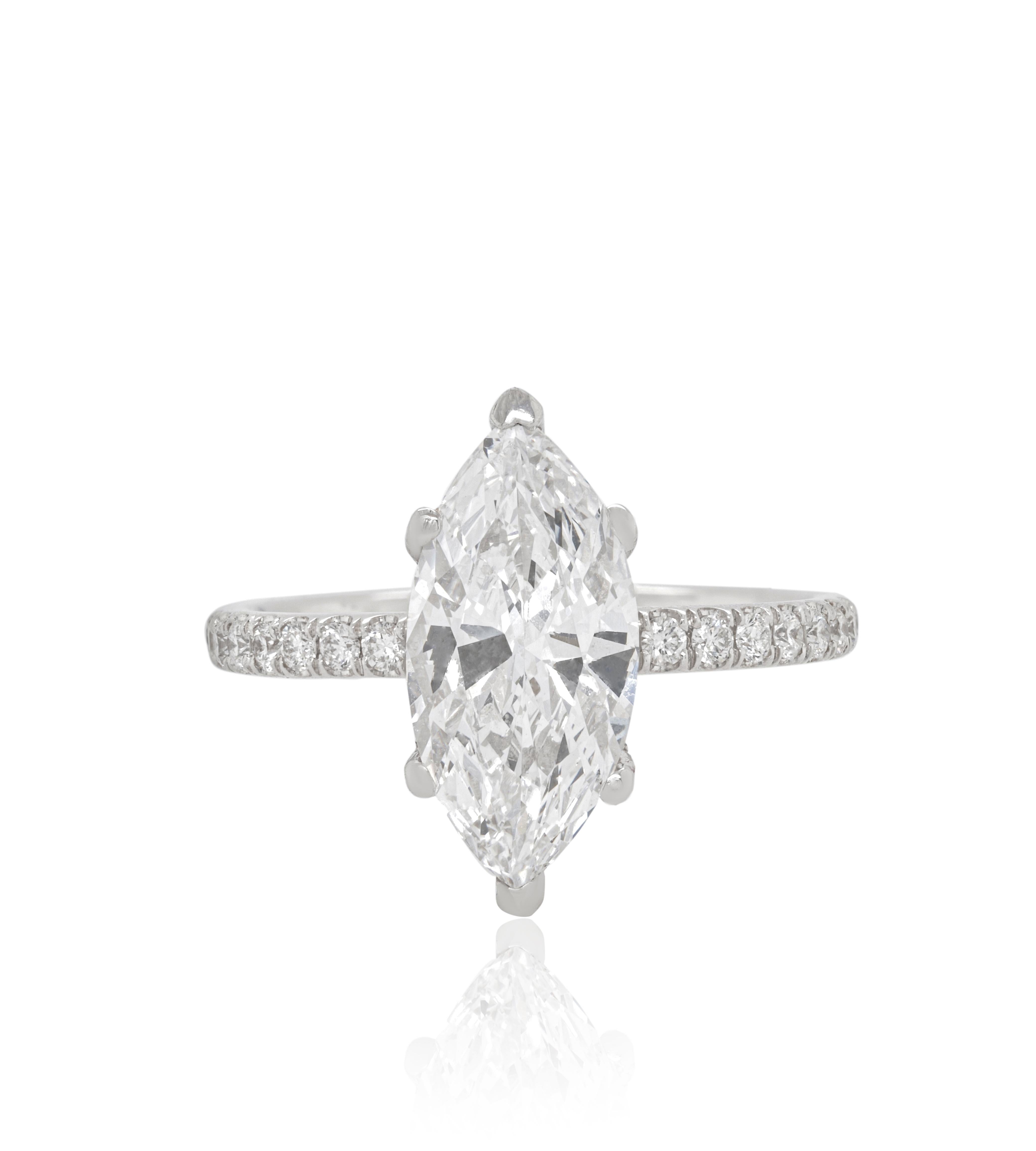 18kt white gold ring marquise diamond 2.00 d-vs2 ce with 0.55ct diamonds setting. 
