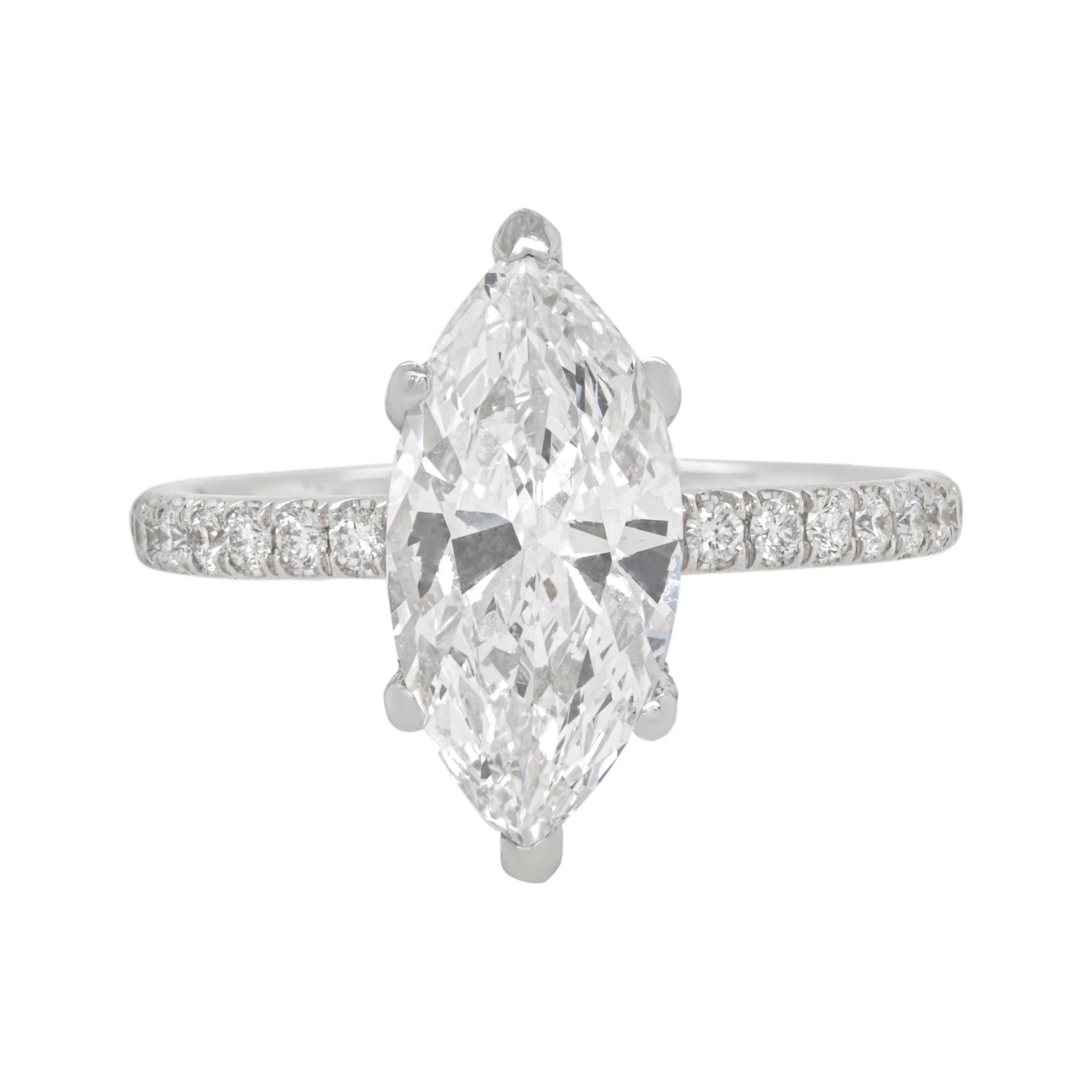 18kt White Gold Ring Marquise Diamond 2.00 D-vs2 Ce with 0.55ct Diamonds Setting For Sale