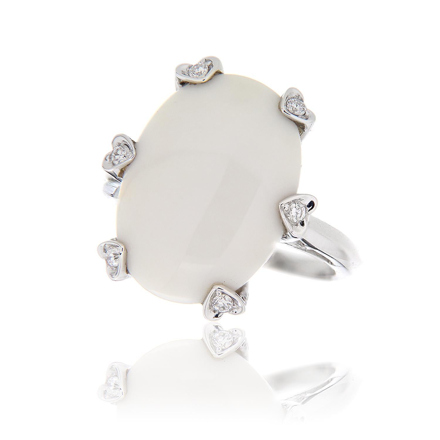 18kt White Gold Ring White Agate Natural White Brilliant, Cut Diamonds 0.18Ct In New Condition For Sale In Bergamo, BG