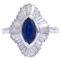 Bague en or blanc 18 carats avec saphir taille marquise 1,02 carat et diamants 2,4 carats