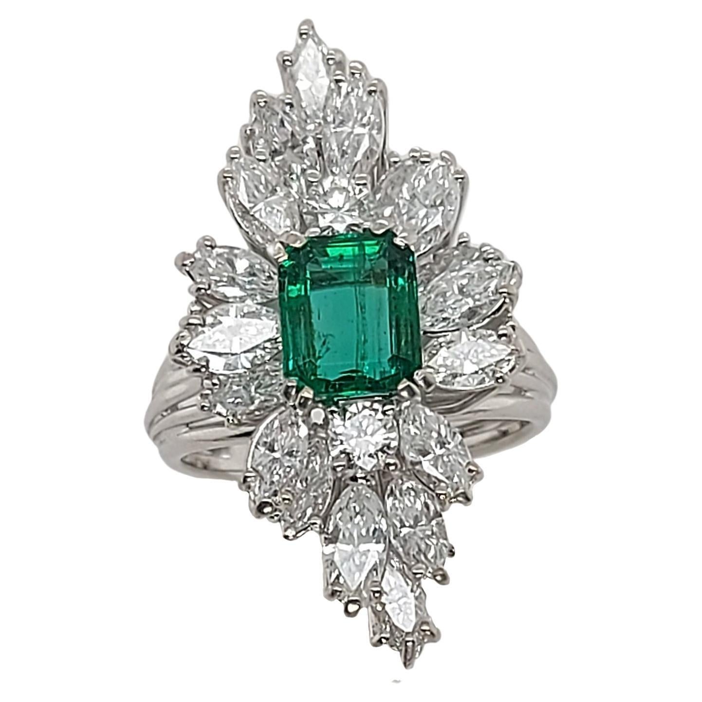 Elegant 18kt White Gold Ring with 1.49 ct Emerald Stone surrounded by Diamonds.

Emerald: Emerald, 1.49 Ct, octagonal shape, 7.84 x 6.60 x 3.40 mm, with CGL certificate

Diamonds: 17 Diamonds + 2 Brilliant cut diamonds

Material: 18kt White