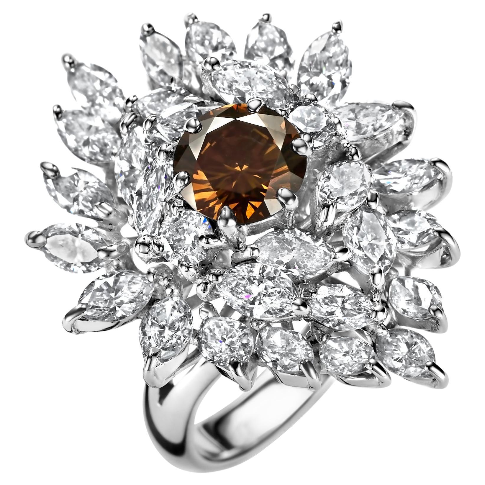 18 Karat Weißgold Ring mit 1,4 Karat braunem Diamanten, Diamanten im Marquiseschliff und Brillantschliff im Angebot