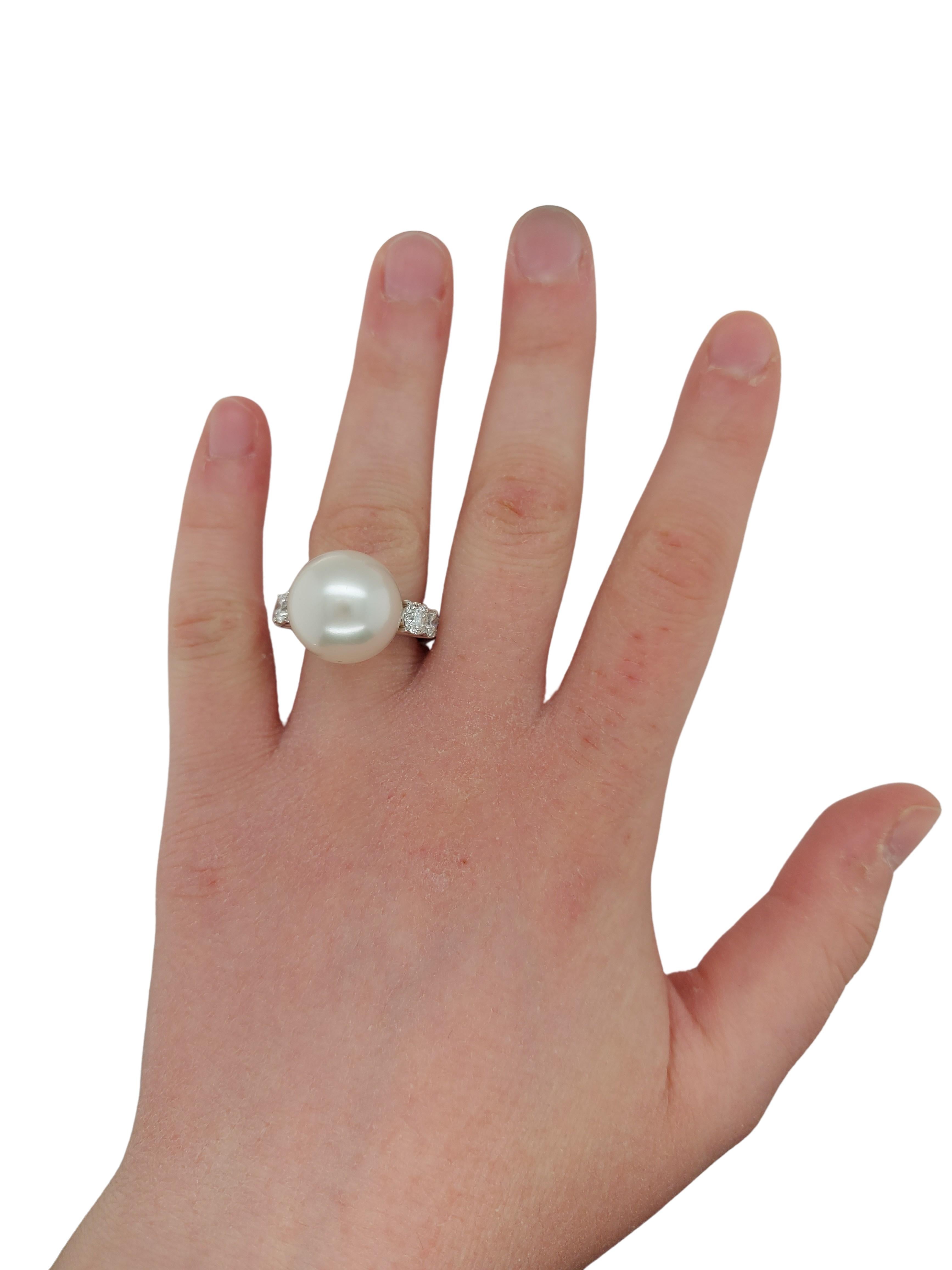 18kt White Gold Ring with 1.64 Carat Diamonds and a Big Pearl South Sea For Sale 7
