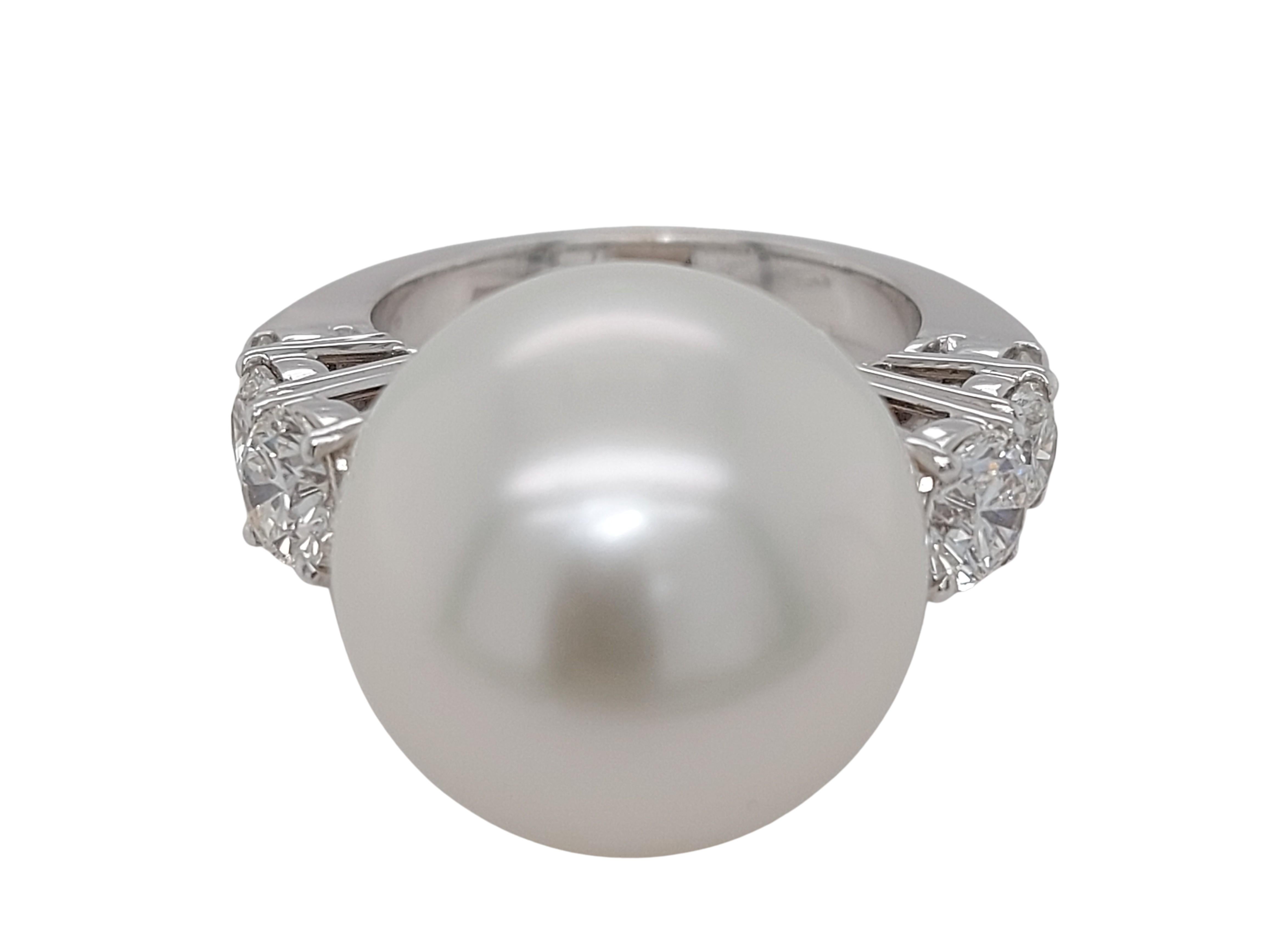 18kt White Gold Ring With 1.64 Carat Diamonds and a Big South Sea Pearl 

A ring who shines royalty !

Diamonds: 1.64 carat brilliant cut diamonds G vs

South Sea Pearl: 15.90 mm

Material: 18kt white gold

Ring size: 53 EU / 6.5 US (ring size can