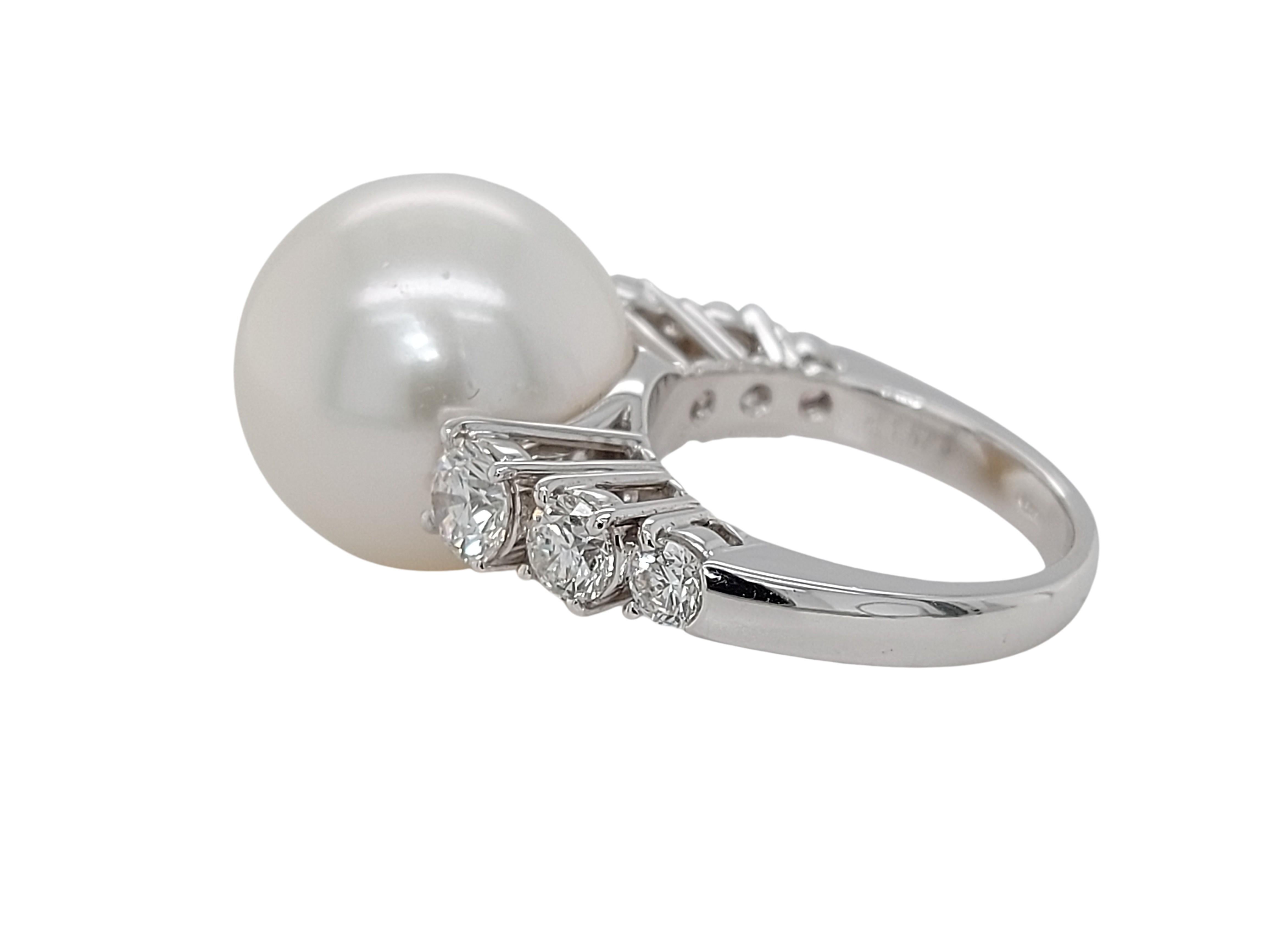 Artisan 18kt White Gold Ring with 1.64 Carat Diamonds and a Big Pearl South Sea For Sale