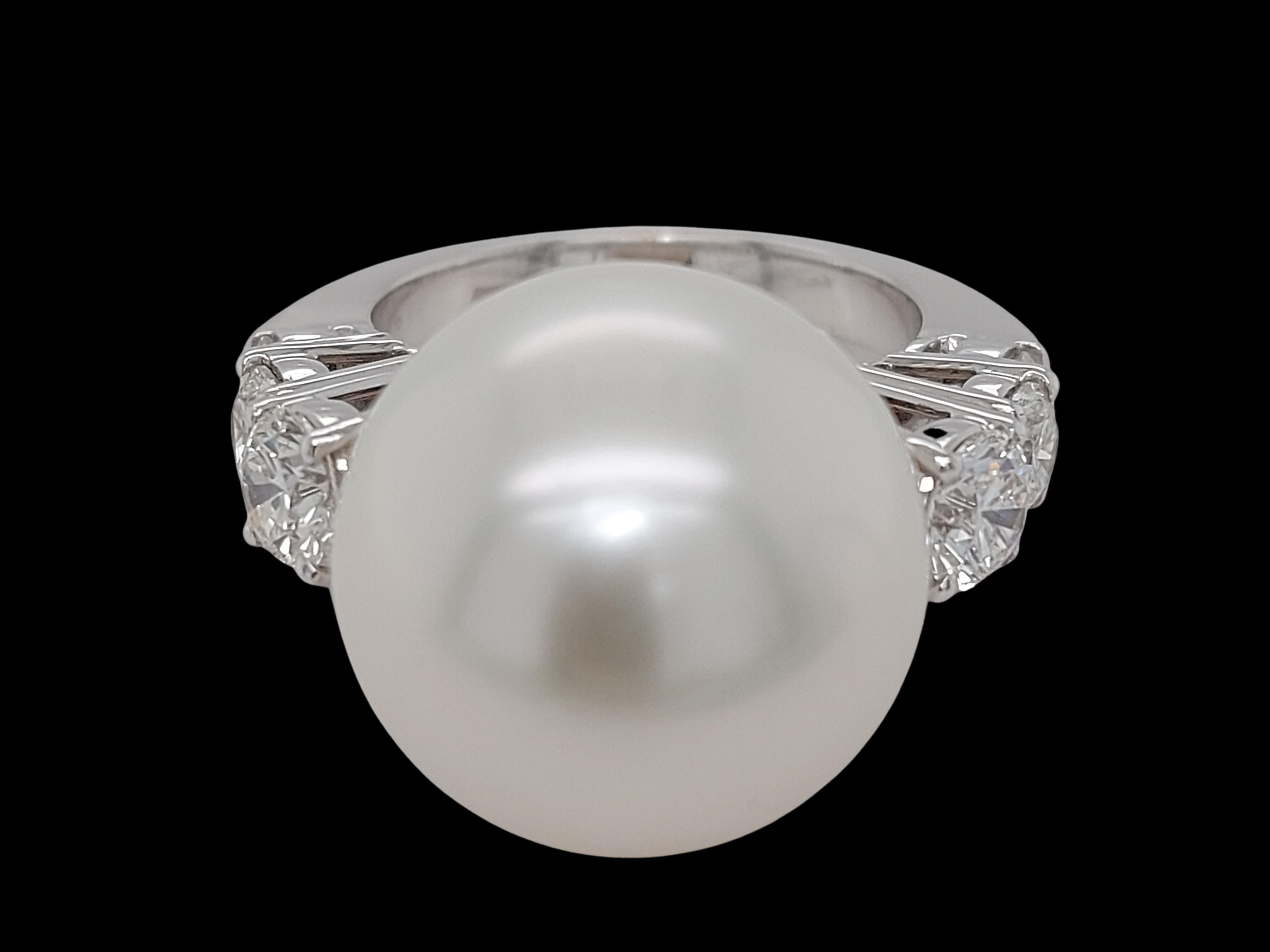 18kt White Gold Ring with 1.64 Carat Diamonds and a Big Pearl South Sea For Sale 1