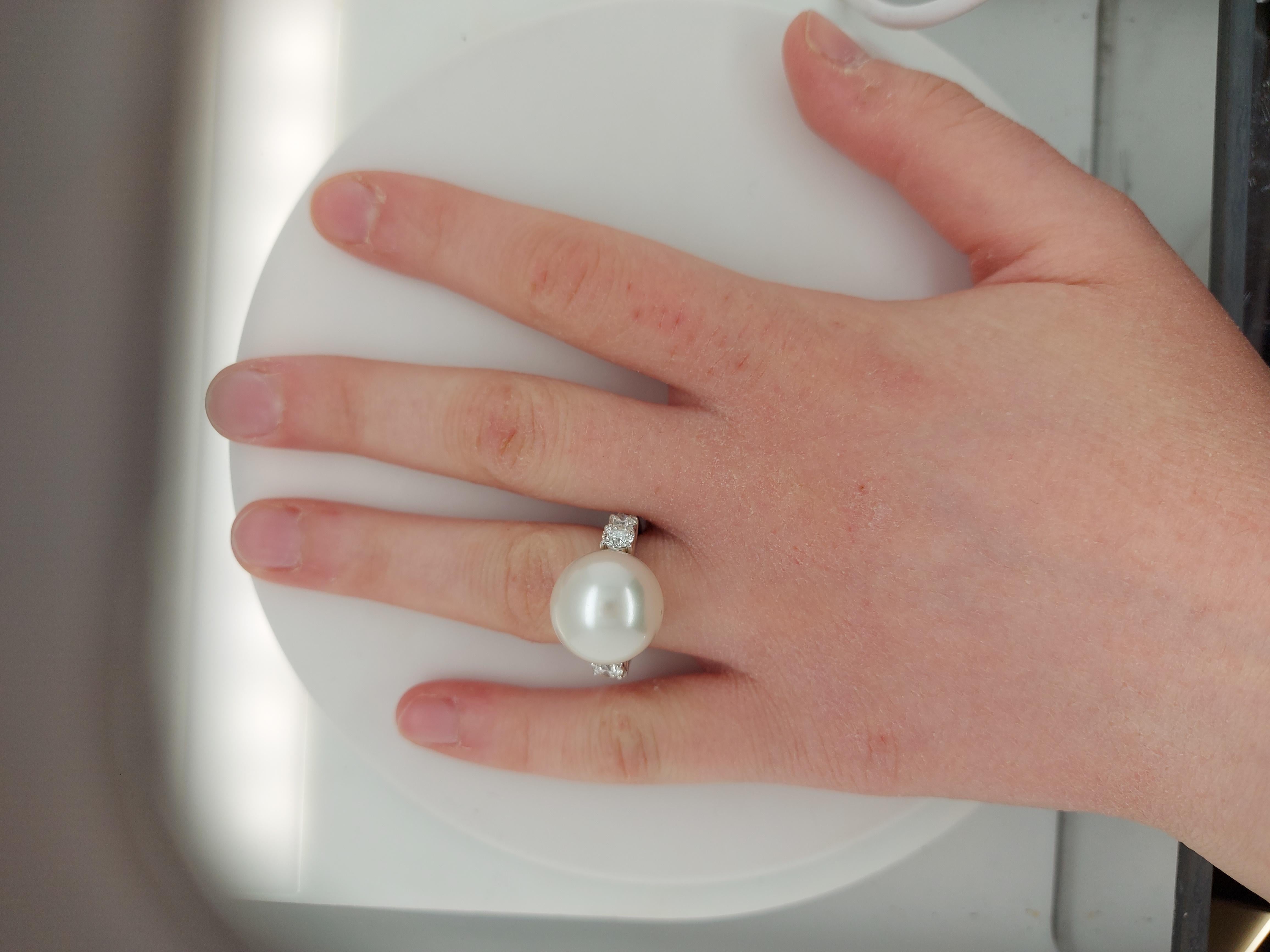 18kt White Gold Ring with 1.64 Carat Diamonds and a Big Pearl South Sea For Sale 2
