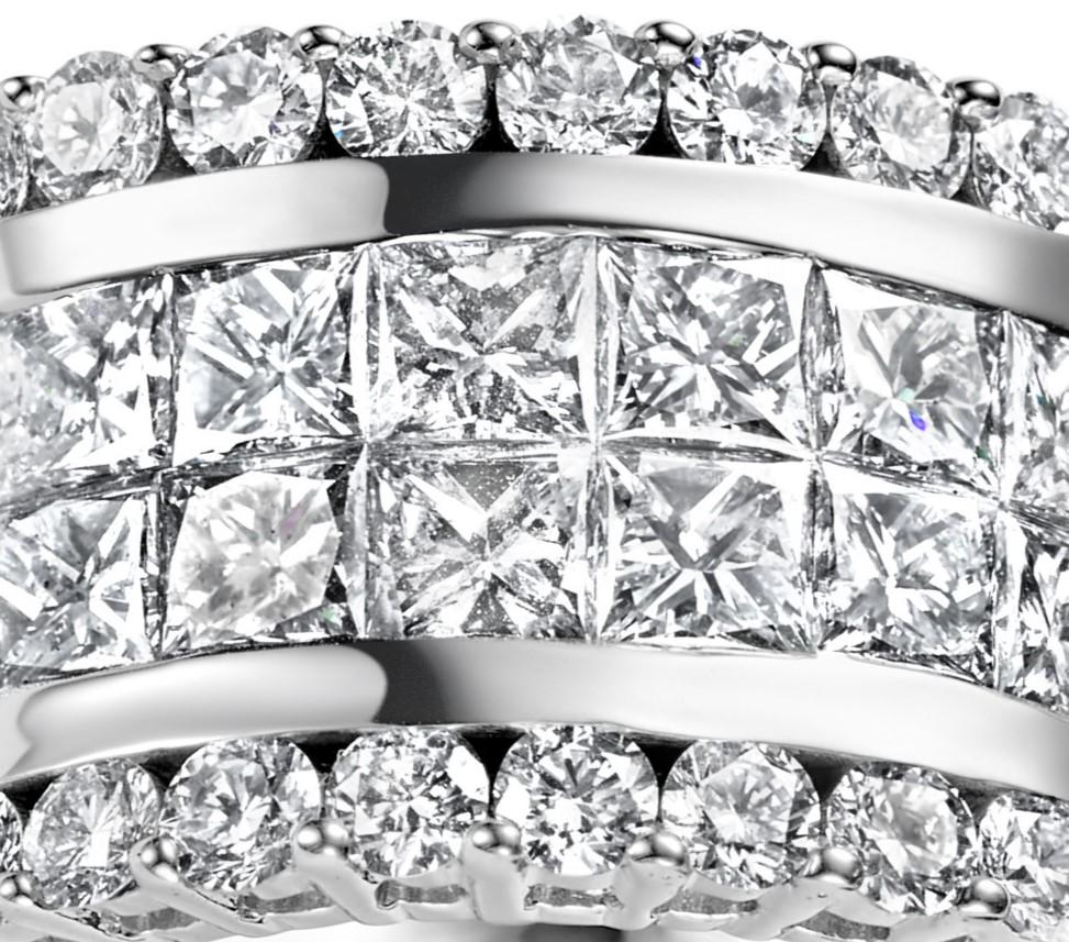 Emerald Cut 18kt White Gold Ring With 2.5 ct Princess cut & 1 ct Brilliant cut Diamond For Sale