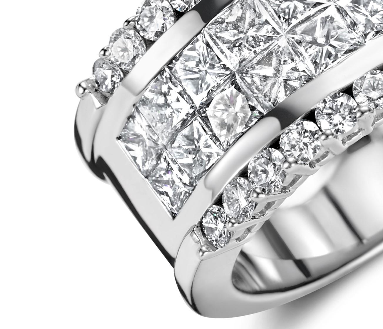Women's or Men's 18kt White Gold Ring With 2.5 ct Princess cut & 1 ct Brilliant cut Diamond For Sale
