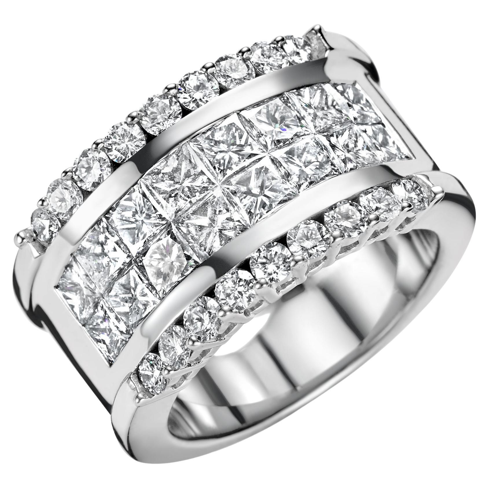 18kt White Gold Ring With 2.5 ct Princess cut & 1 ct Brilliant cut Diamond For Sale