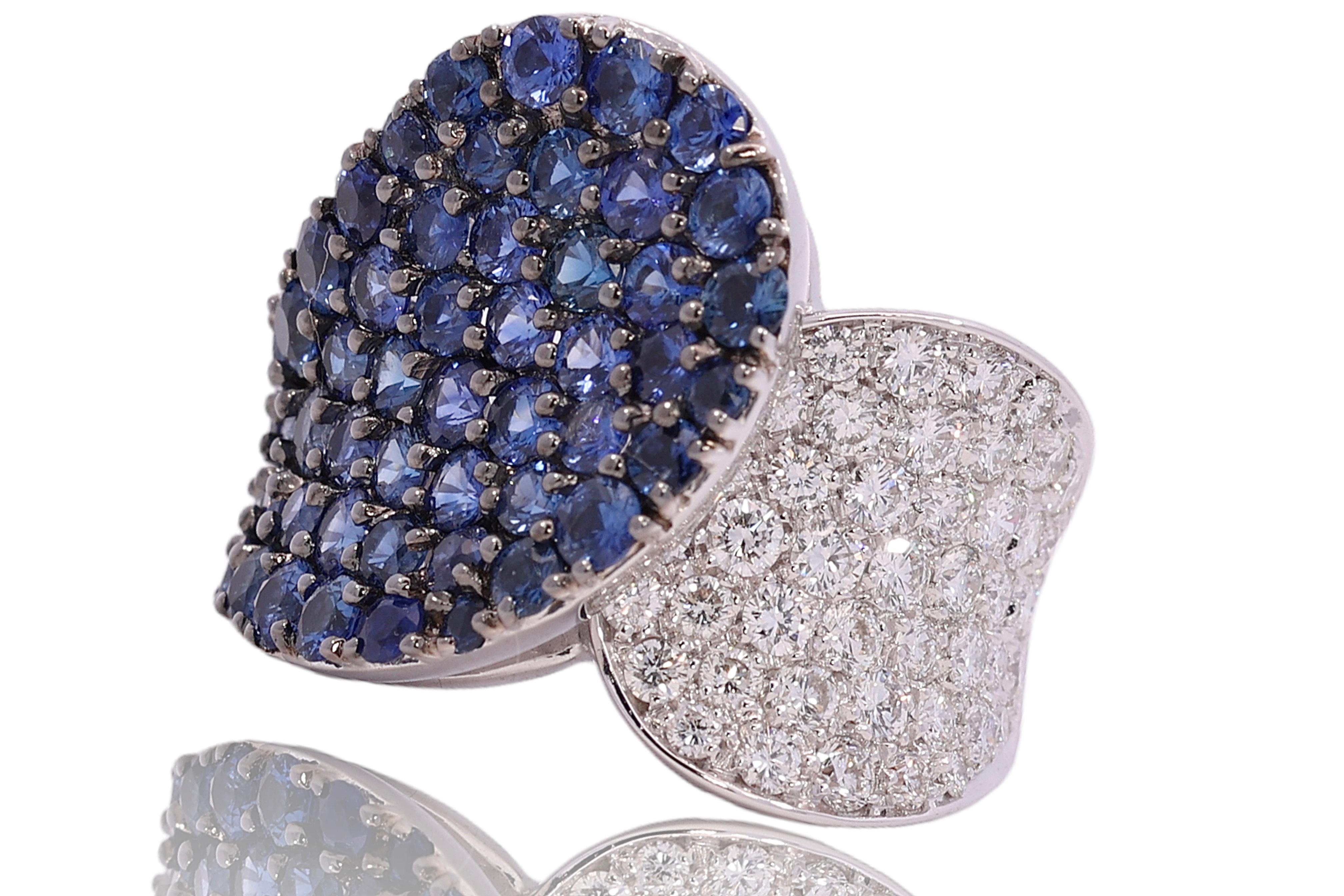 Brilliant Cut 18 Karat White Gold Ring with 3.2 Carat Sapphires and 1.85 Carat Diamonds For Sale