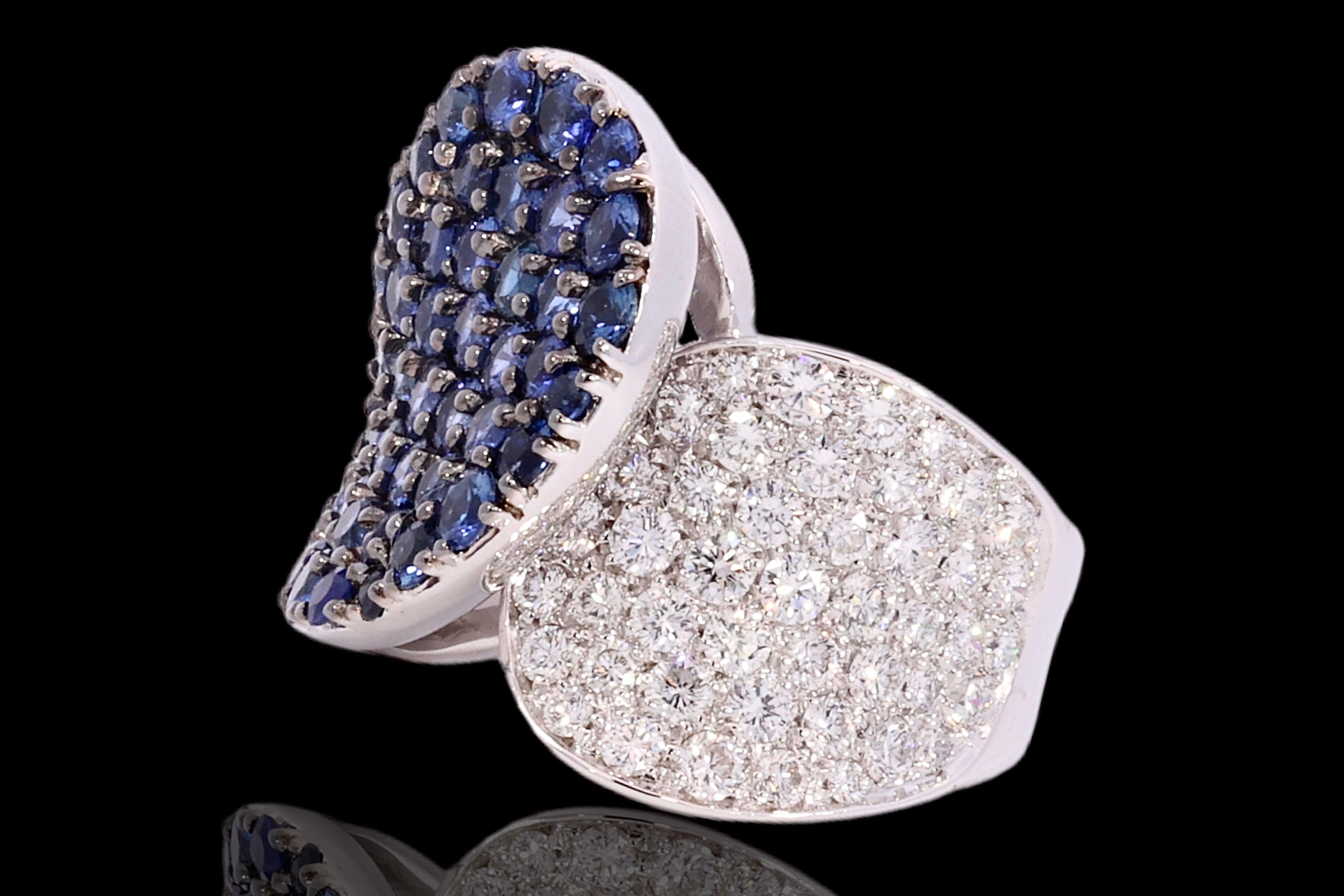 18 Karat White Gold Ring with 3.2 Carat Sapphires and 1.85 Carat Diamonds In New Condition For Sale In Antwerp, BE