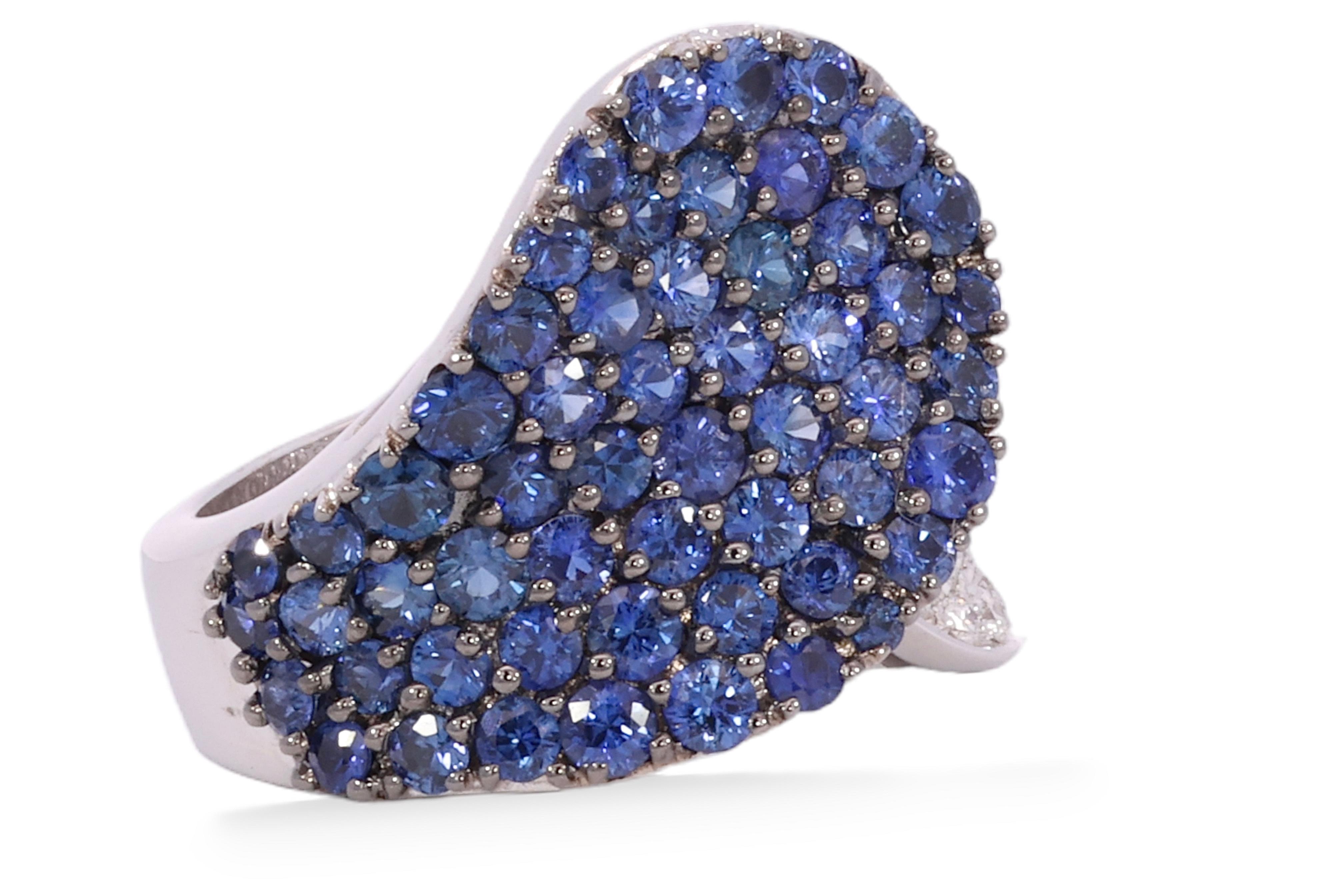 18 Karat White Gold Ring with 3.2 Carat Sapphires and 1.85 Carat Diamonds For Sale 1