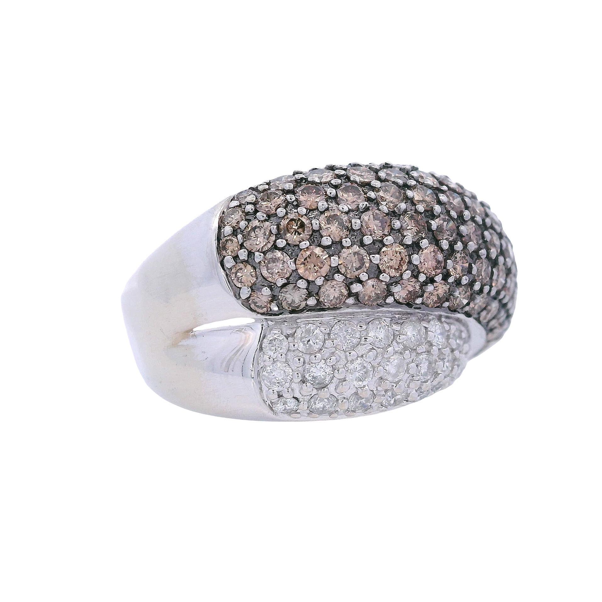 Taglio rotondo 18kt white Gold Ring with 3.25 Cts in white & Champagne Diamonds in vendita