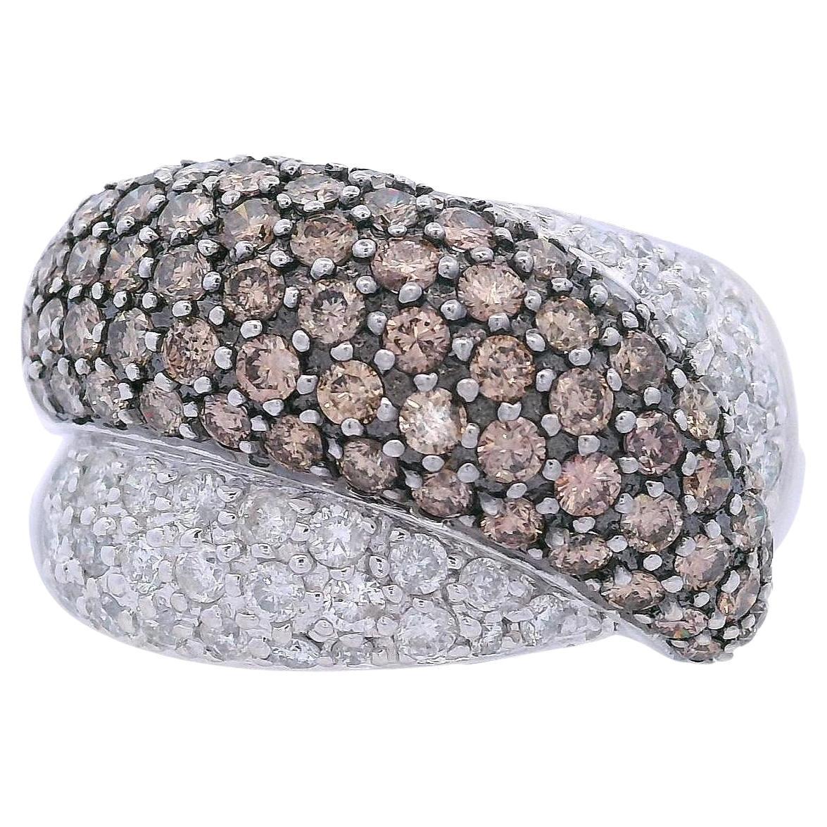 18kt white Gold Ring with 3.25 Cts in white
Champagne Diamonds