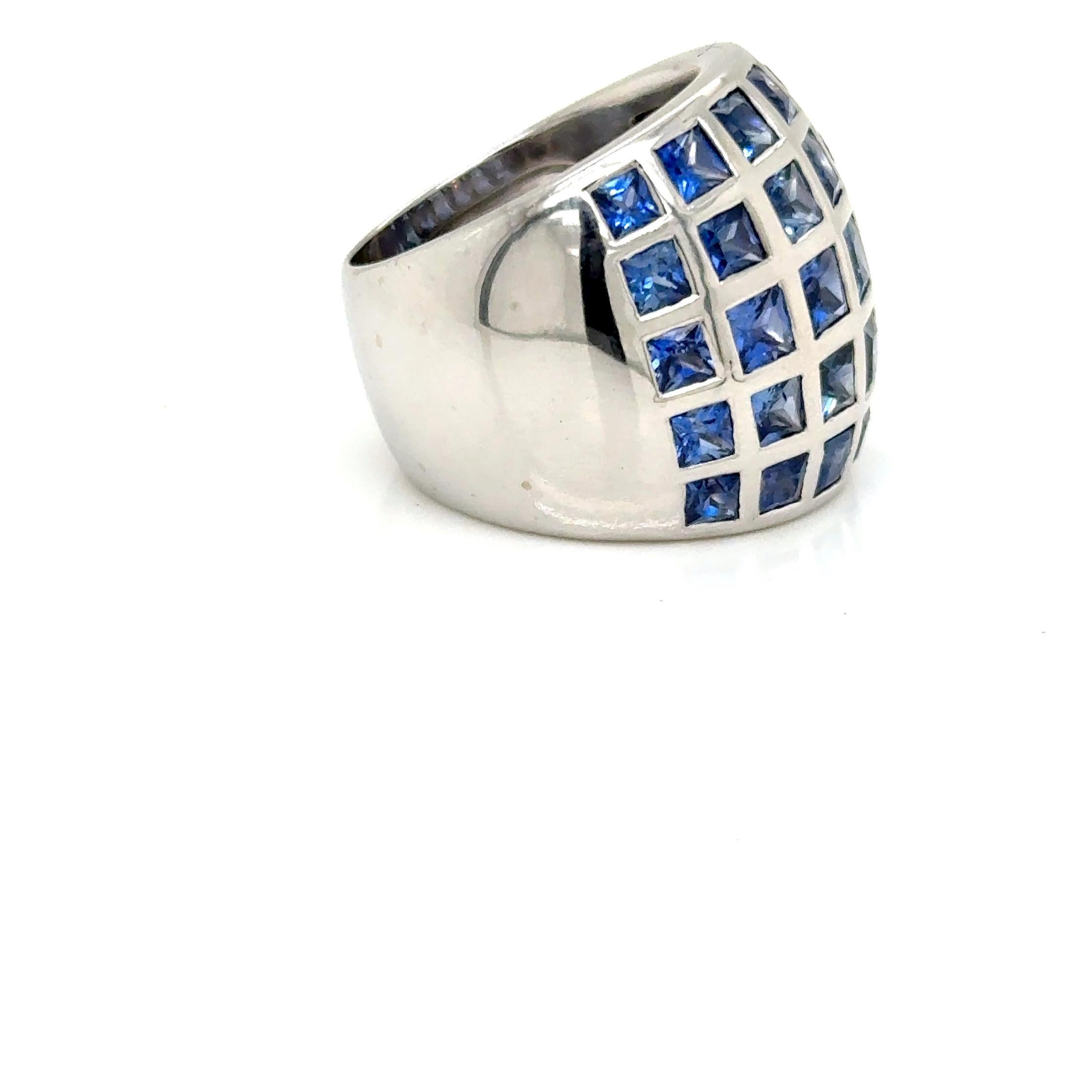 18Kt Weißgold Ring mit 35 Blauen Saphiren 6,10 Karat im Zustand „Hervorragend“ im Angebot in Miami, FL