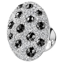 Bague en or blanc 18 carats avec diamants noirs de 3,88 carats et blancs de 3,87 carats