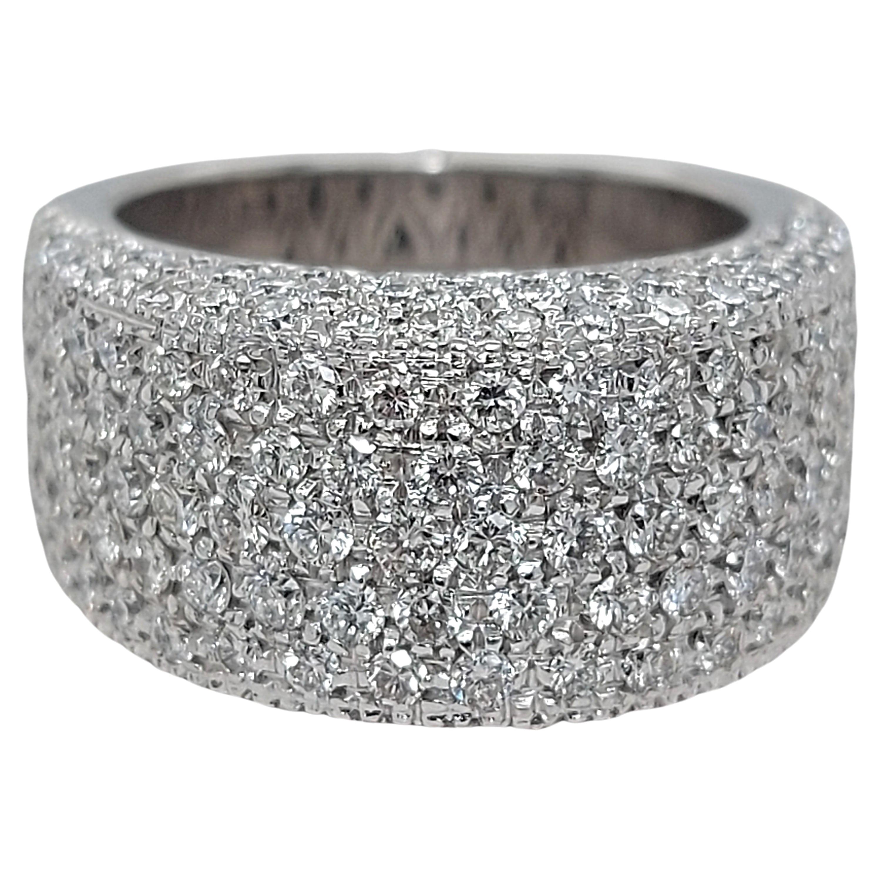 Anillo de oro blanco de 18 quilates con diamantes talla brillante de 4,22 quilates en venta