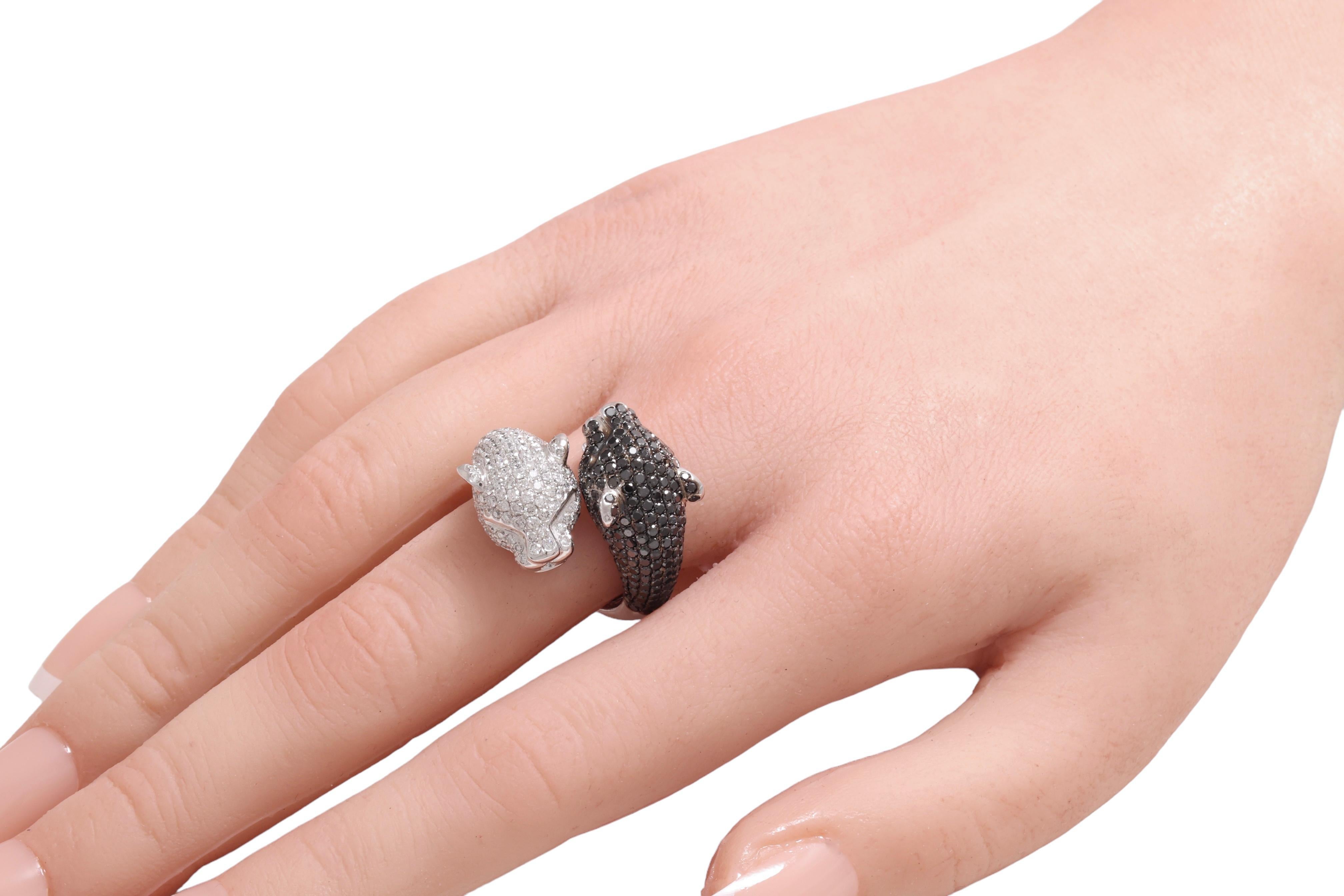 18kt White Gold Ring With 4ct Black and 4ct White Diamonds For Sale 3