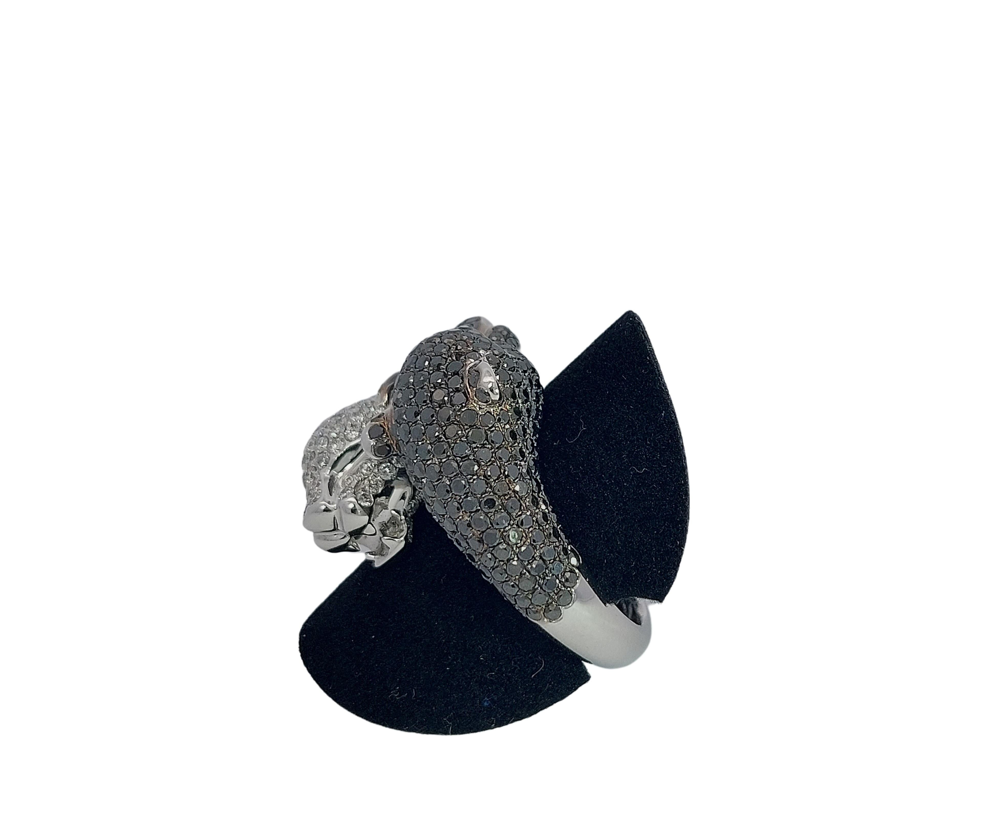 18kt White Gold Ring With 4ct Black and 4ct White Diamonds  For Sale 6