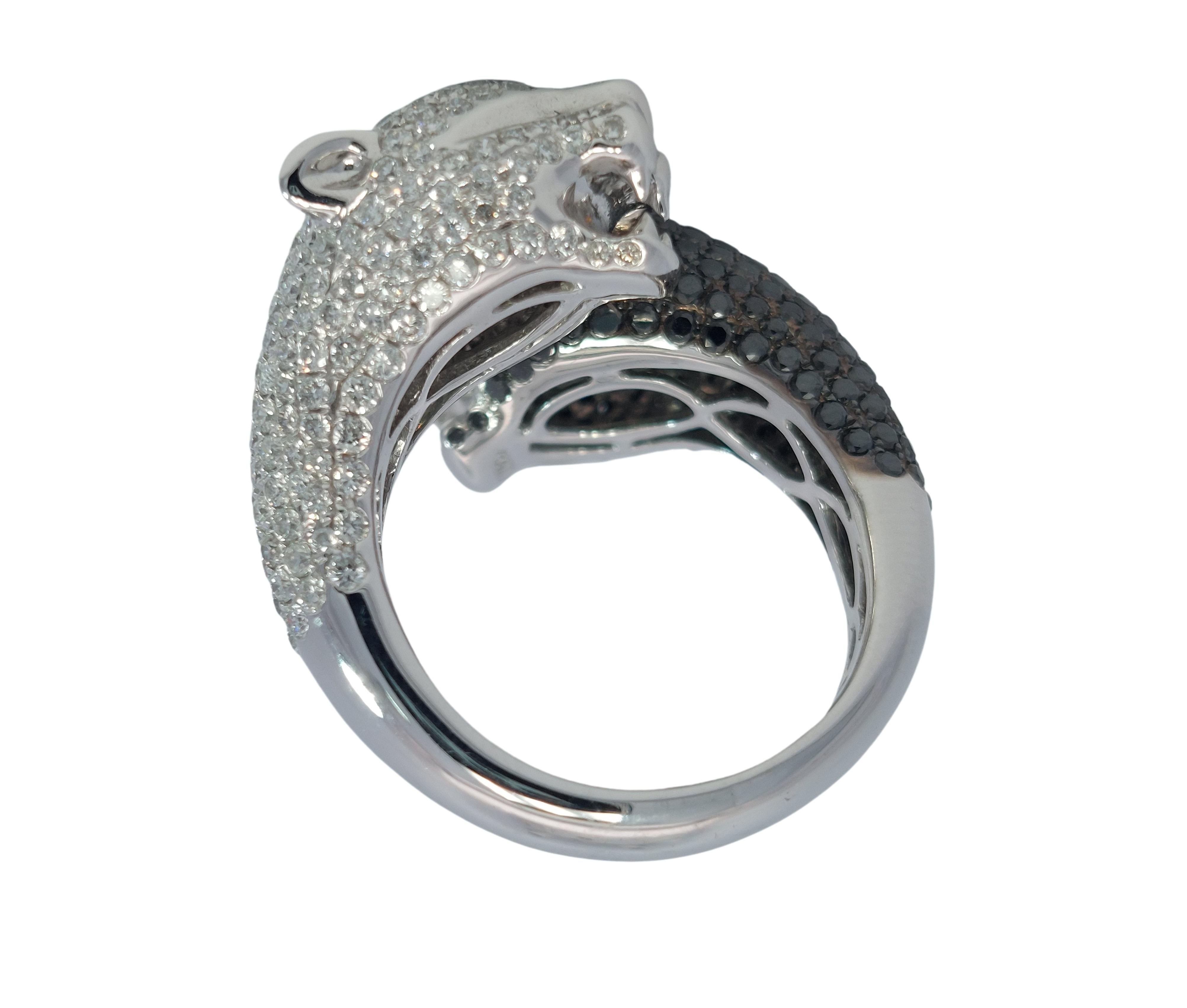 Brilliant Cut 18kt White Gold Ring With 4ct Black and 4ct White Diamonds  For Sale