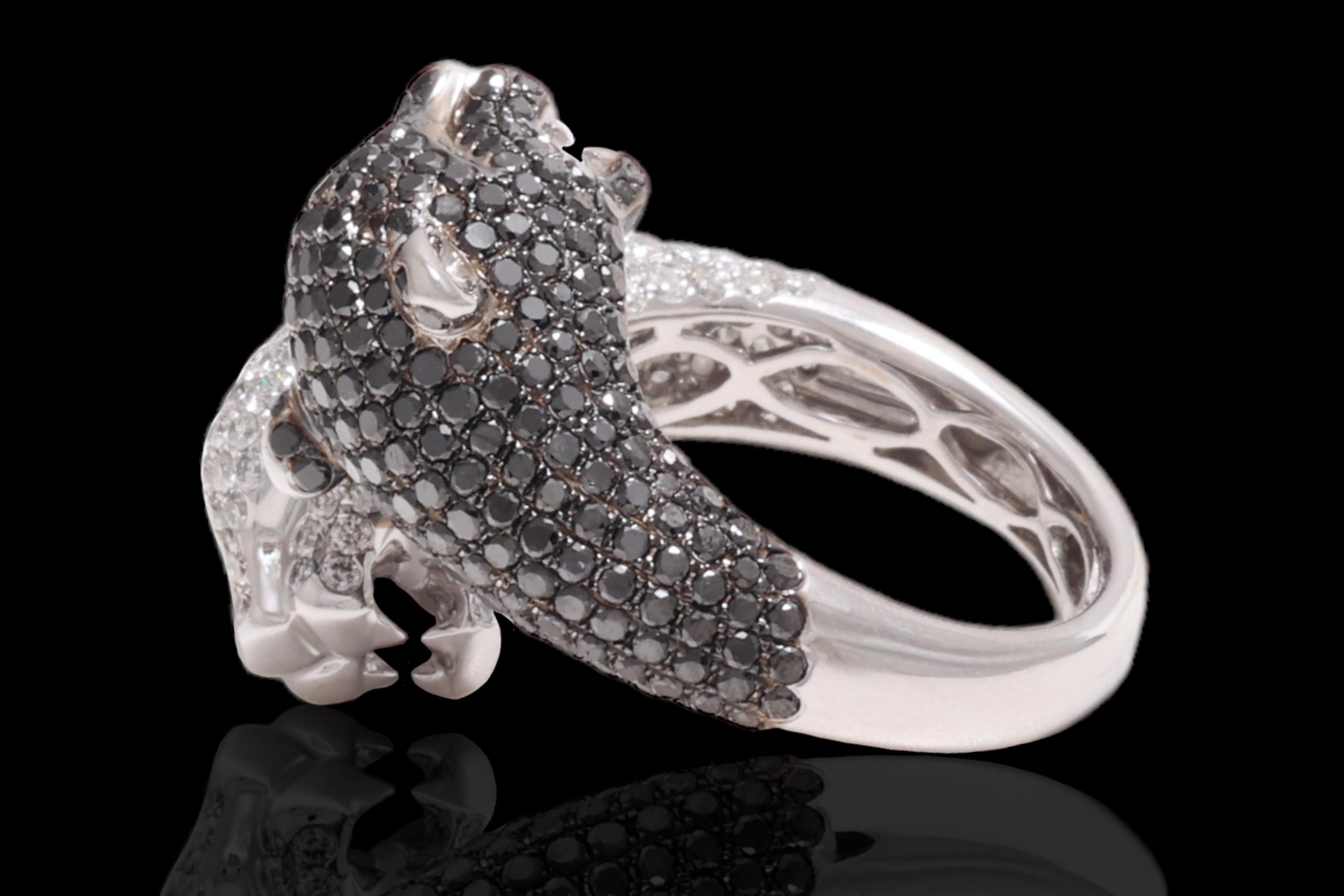 Brilliant Cut 18kt White Gold Ring With 4ct Black and 4ct White Diamonds For Sale