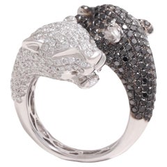 Anillo de oro blanco de 18 quilates con diamantes negros y blancos de 4 quilates 