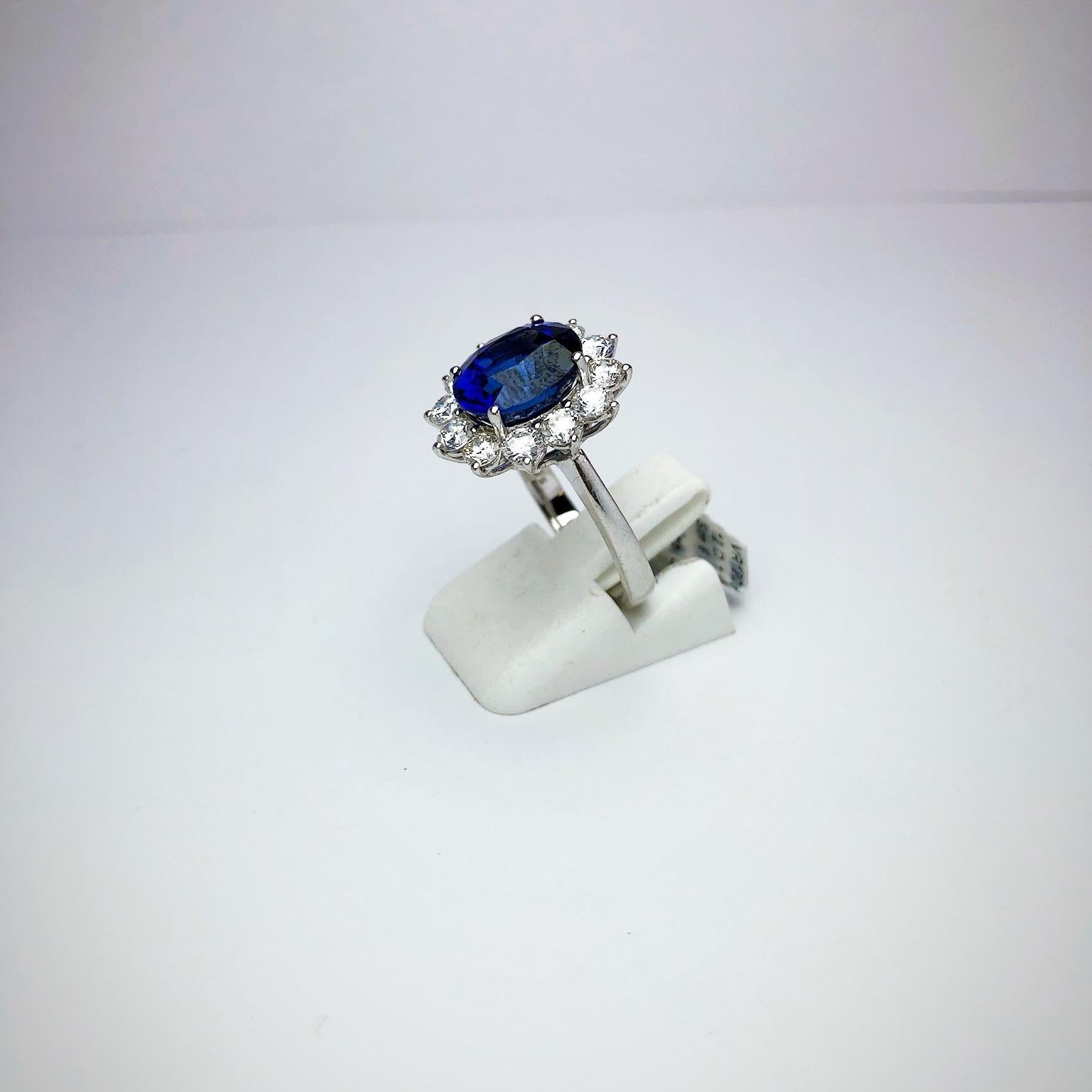 Contemporary 18 Karat Gold Ring with 5.12 Carat Oval Blue Sapphire with 1.27 Carat Diamonds For Sale